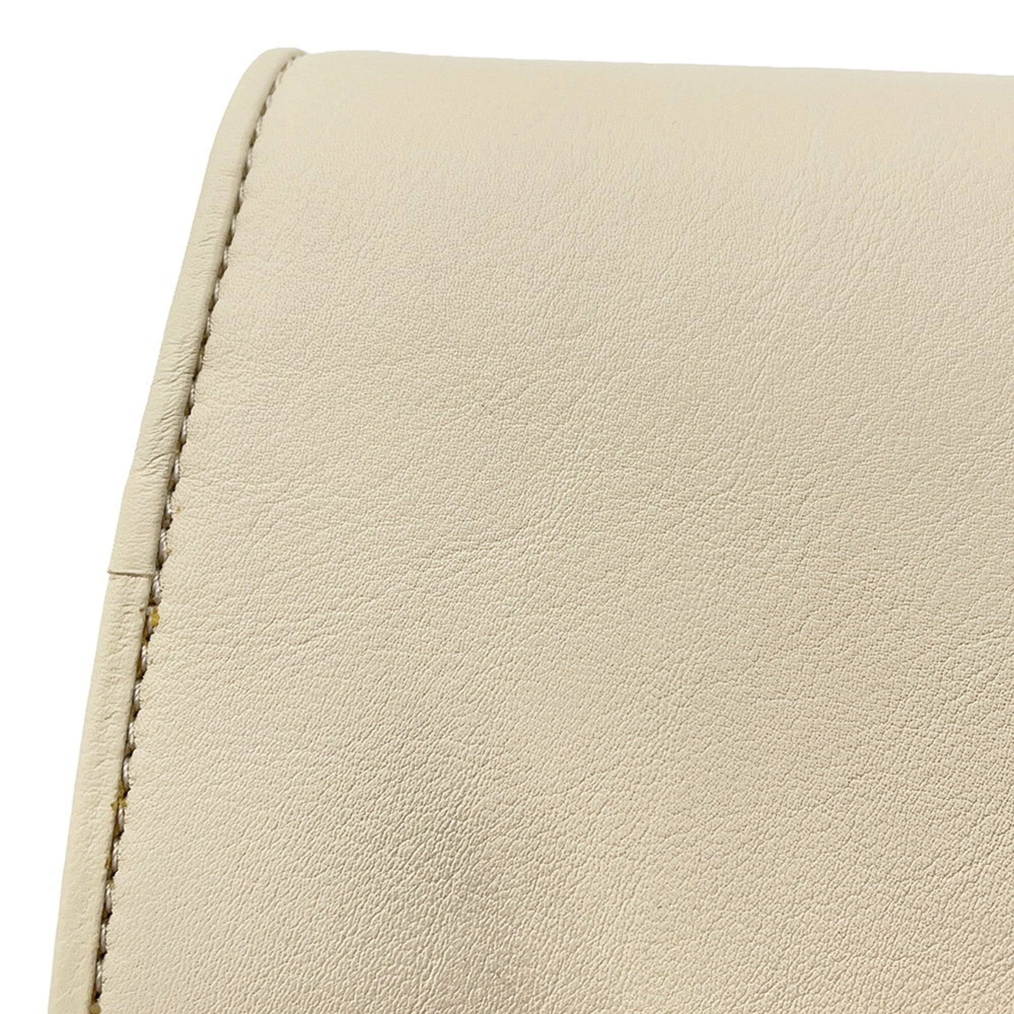 Gucci Off-White White Leather Chain/Shoulder Wallet (Pre-Owned)