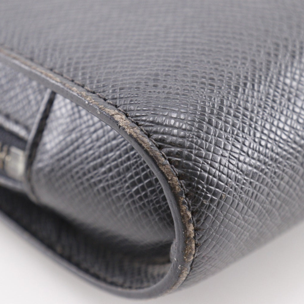 Louis Vuitton Taiga Ardoise Black Taiga Leather Handbag