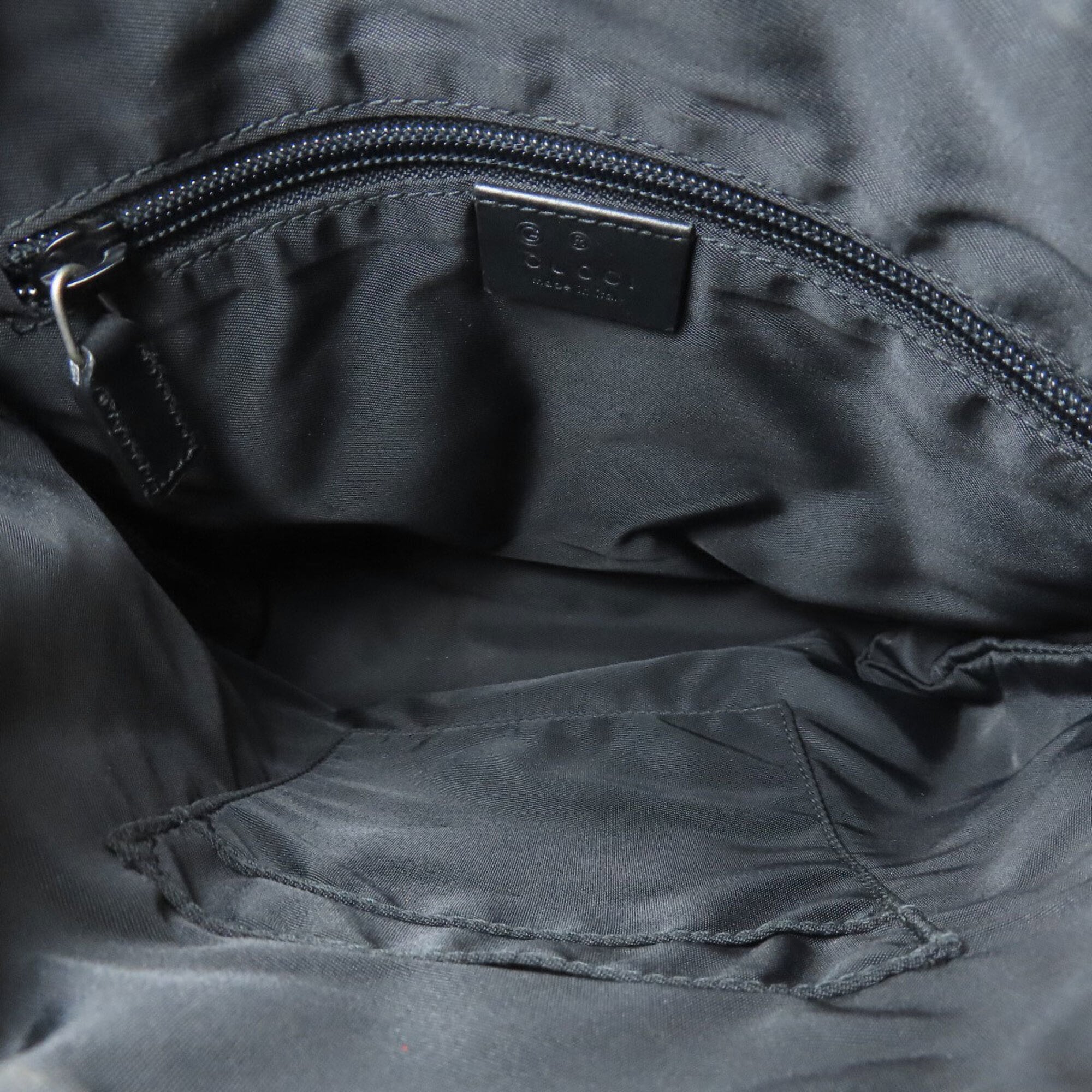 Gucci Black Canvas Shoulder Bag (Pre-Owned)