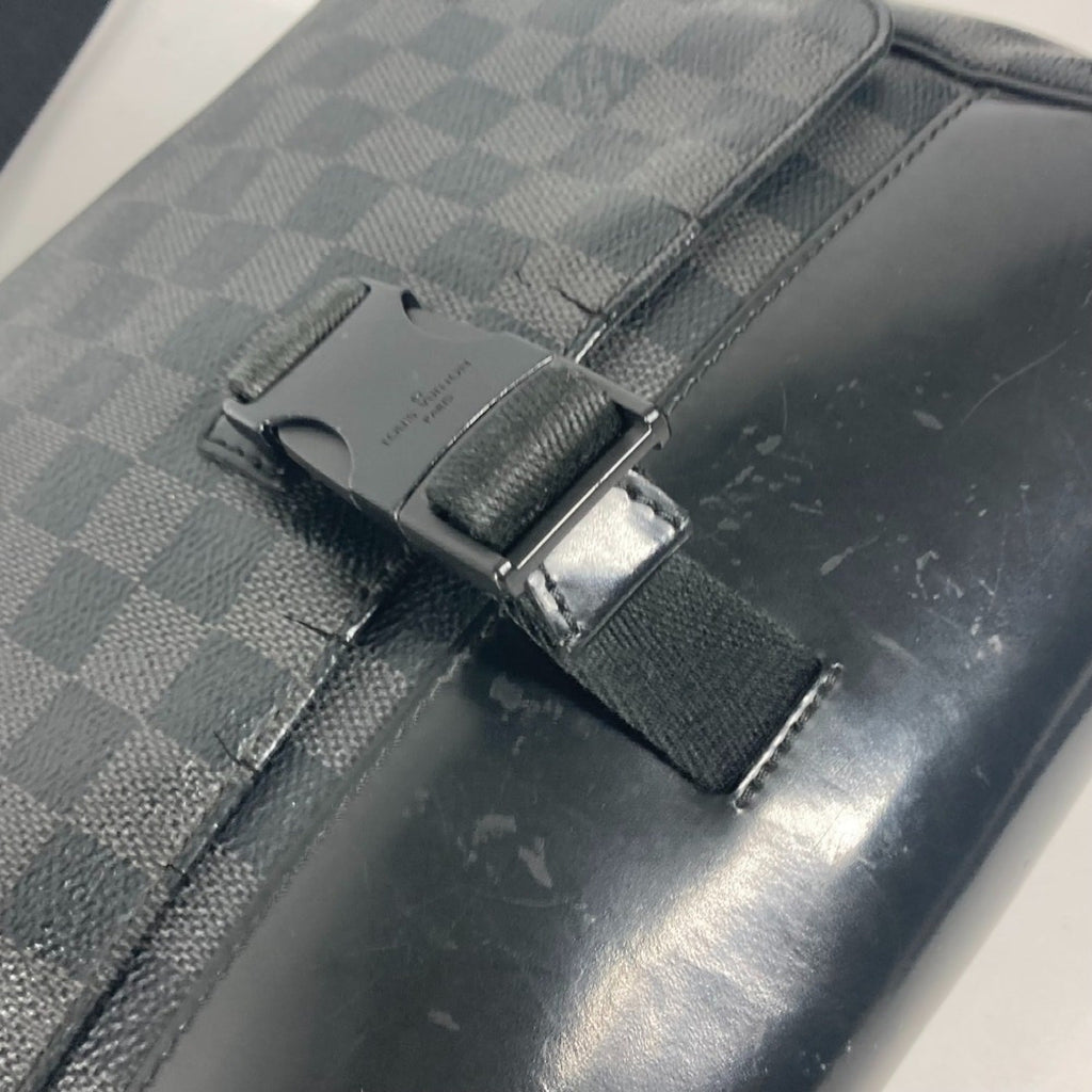 Louis Vuitton Black Damier Graphite Messenger Bag Shoulder Bag
