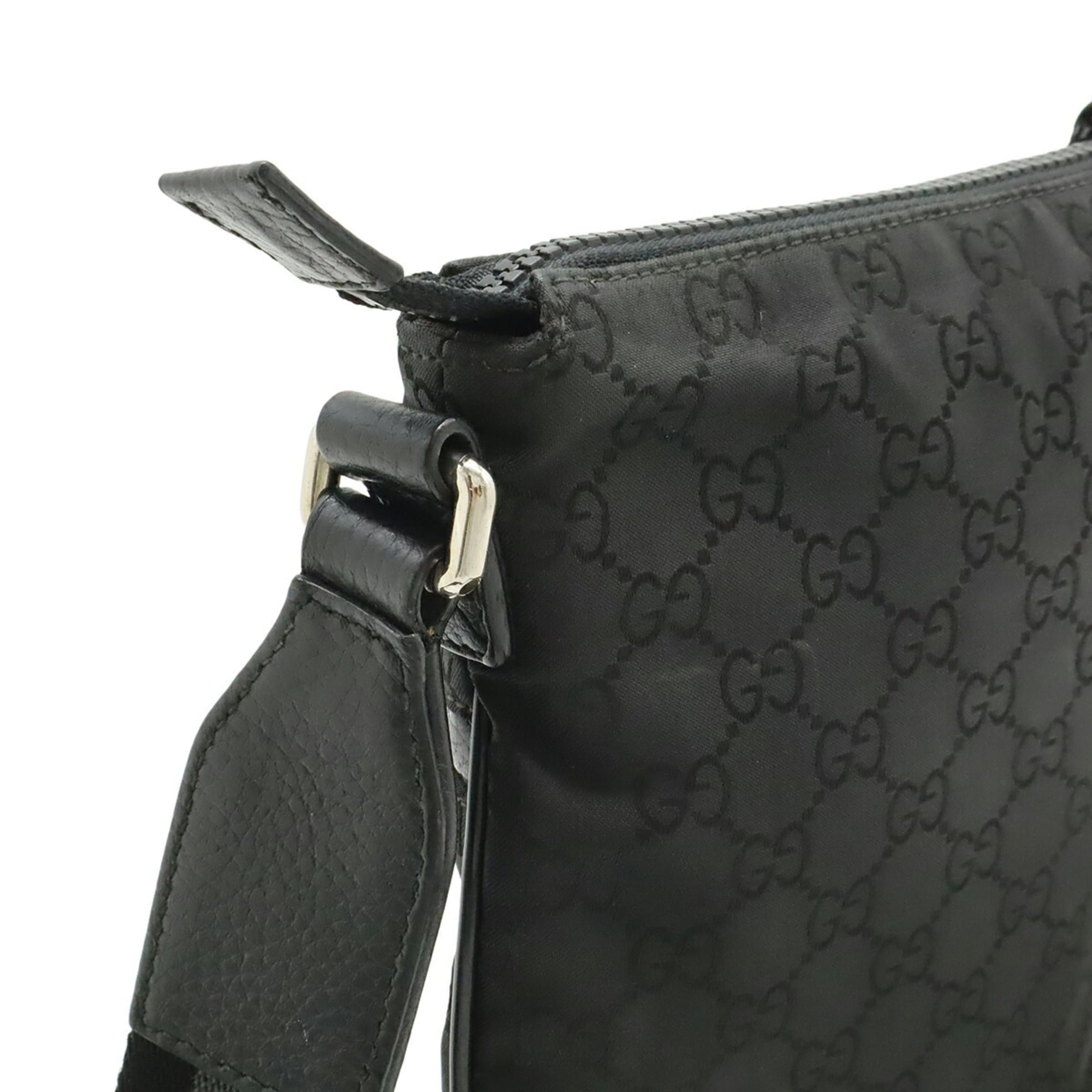Gucci Black Gray Nylon Leather Shoulder Bag (Pre-Owned)
