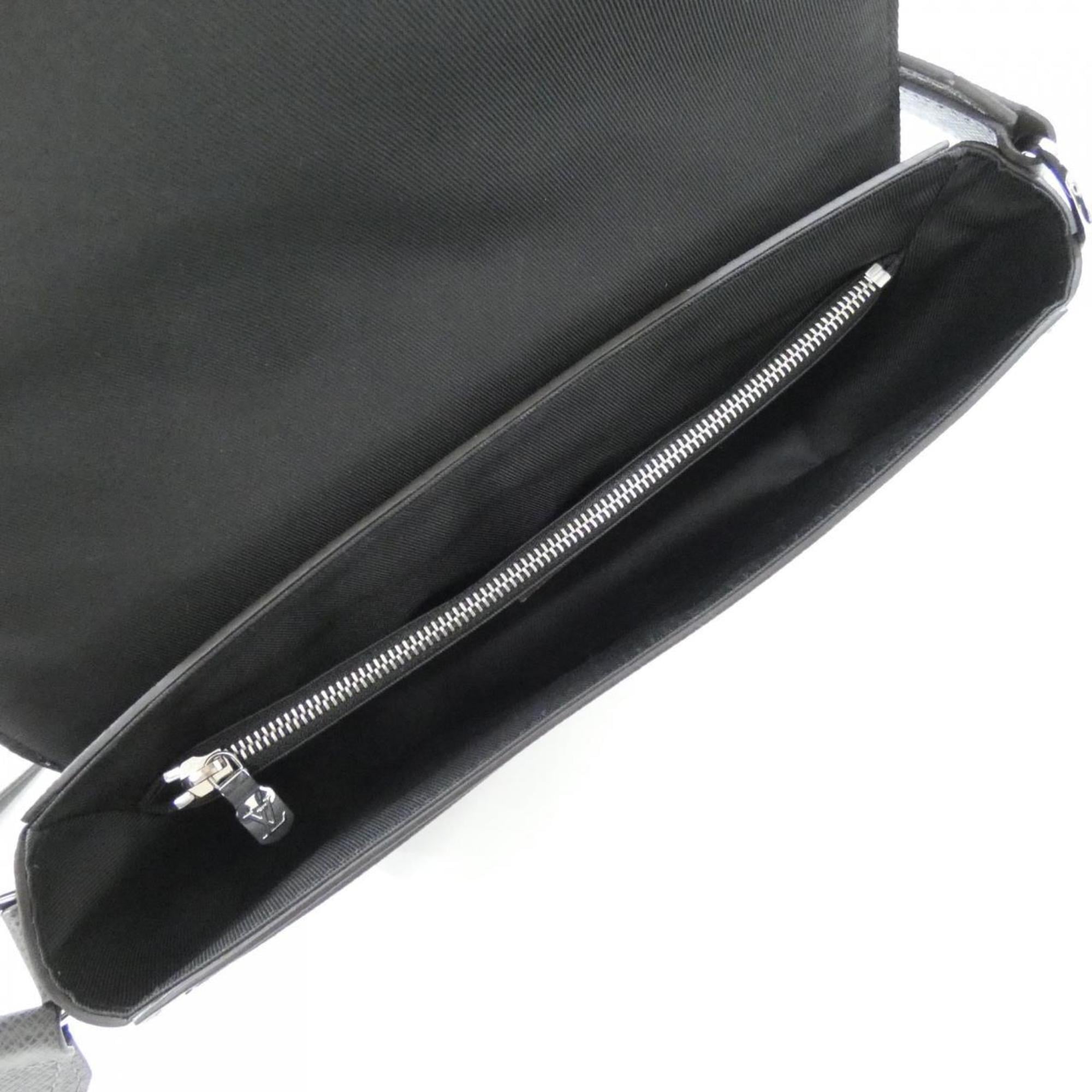 Louis Vuitton Taiga Gris Leather Shoulder Bag