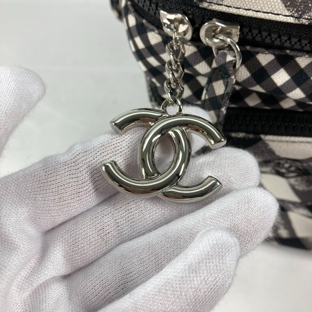 Chanel White Cloth Shoulder Bag