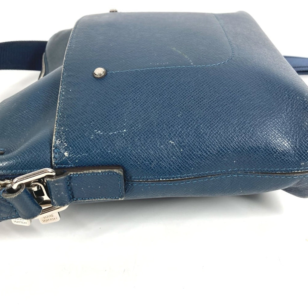 Louis Vuitton Navy Taiga Leather Leather Messenger Bag Shoulder Bag