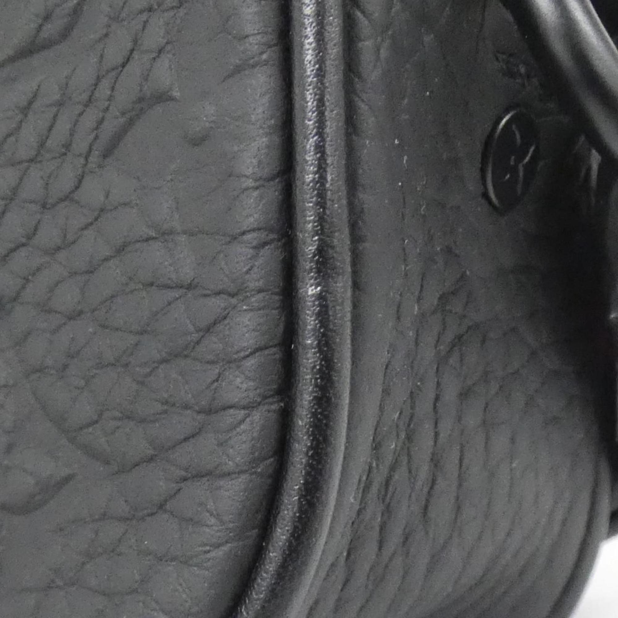 Louis Vuitton Black Leather Handbag Pochette