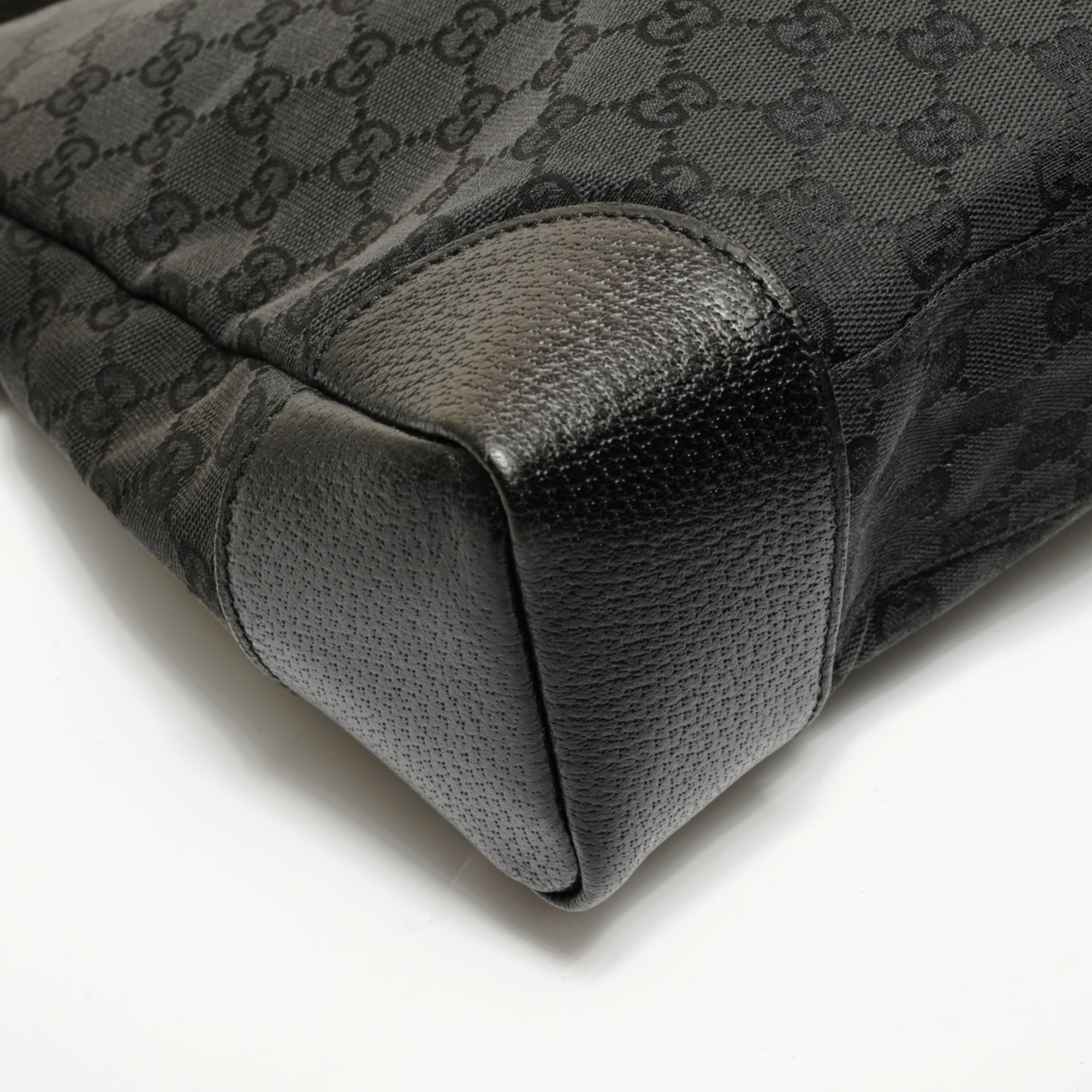 Gucci Gg Canvas Black Gg Canvas Shoulder Bag (Pre-Owned)