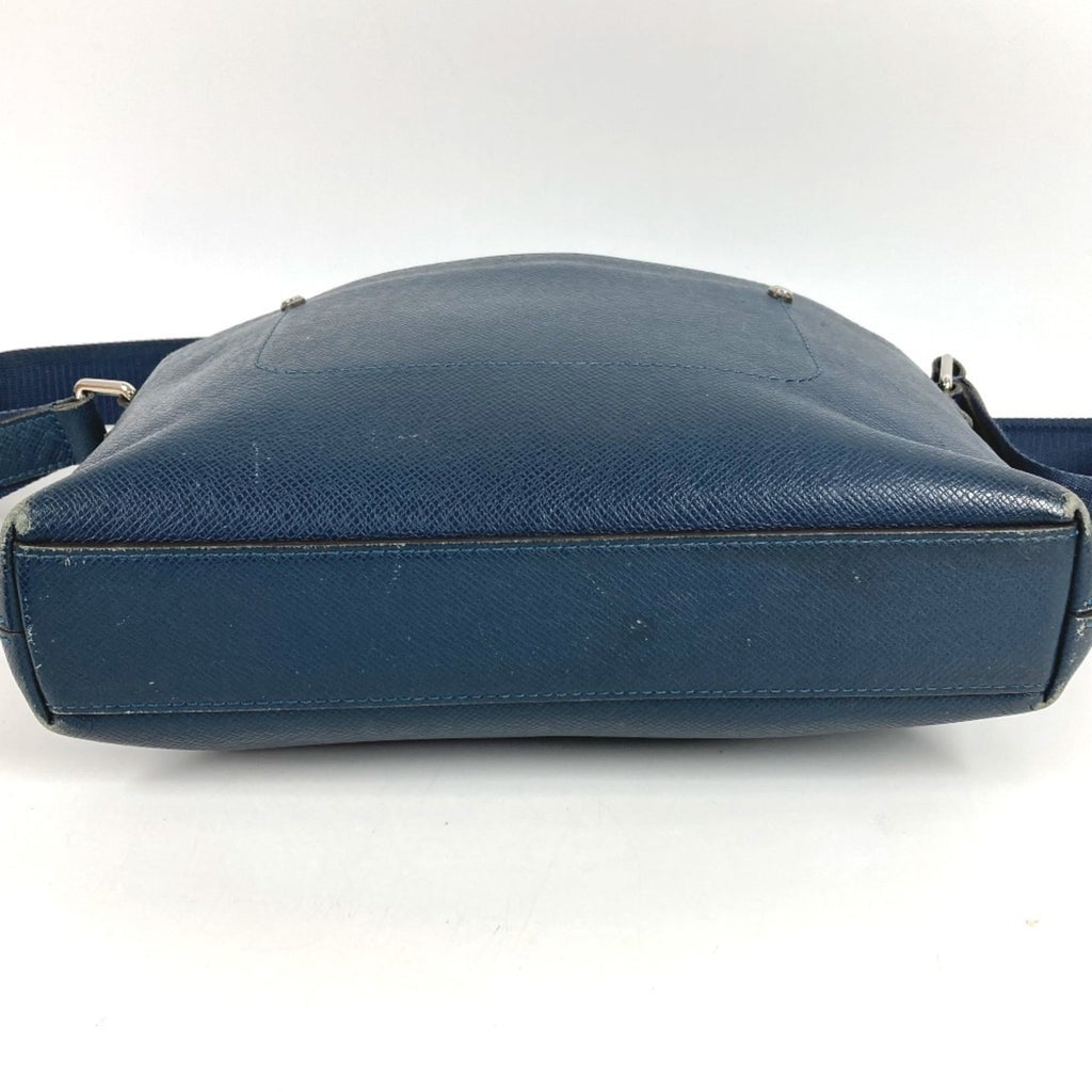 Louis Vuitton Navy Taiga Leather Leather Messenger Bag Shoulder Bag