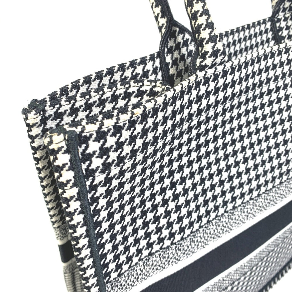 Christian Dior White Cloth Tote Bag (Pre-Owned)