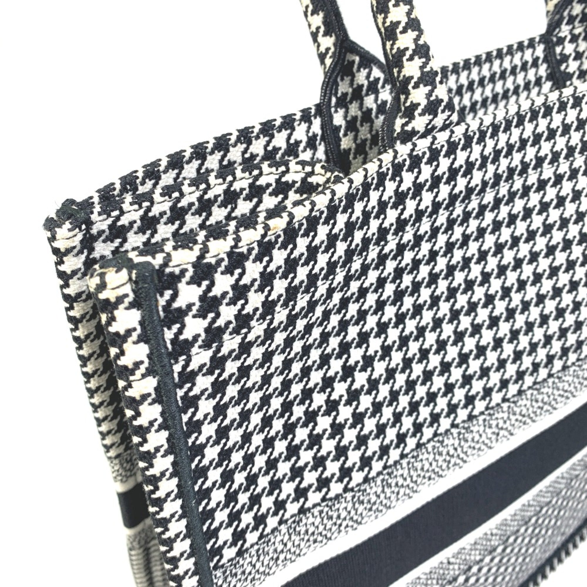 Christian Dior White Cloth Tote Bag (Pre-Owned)