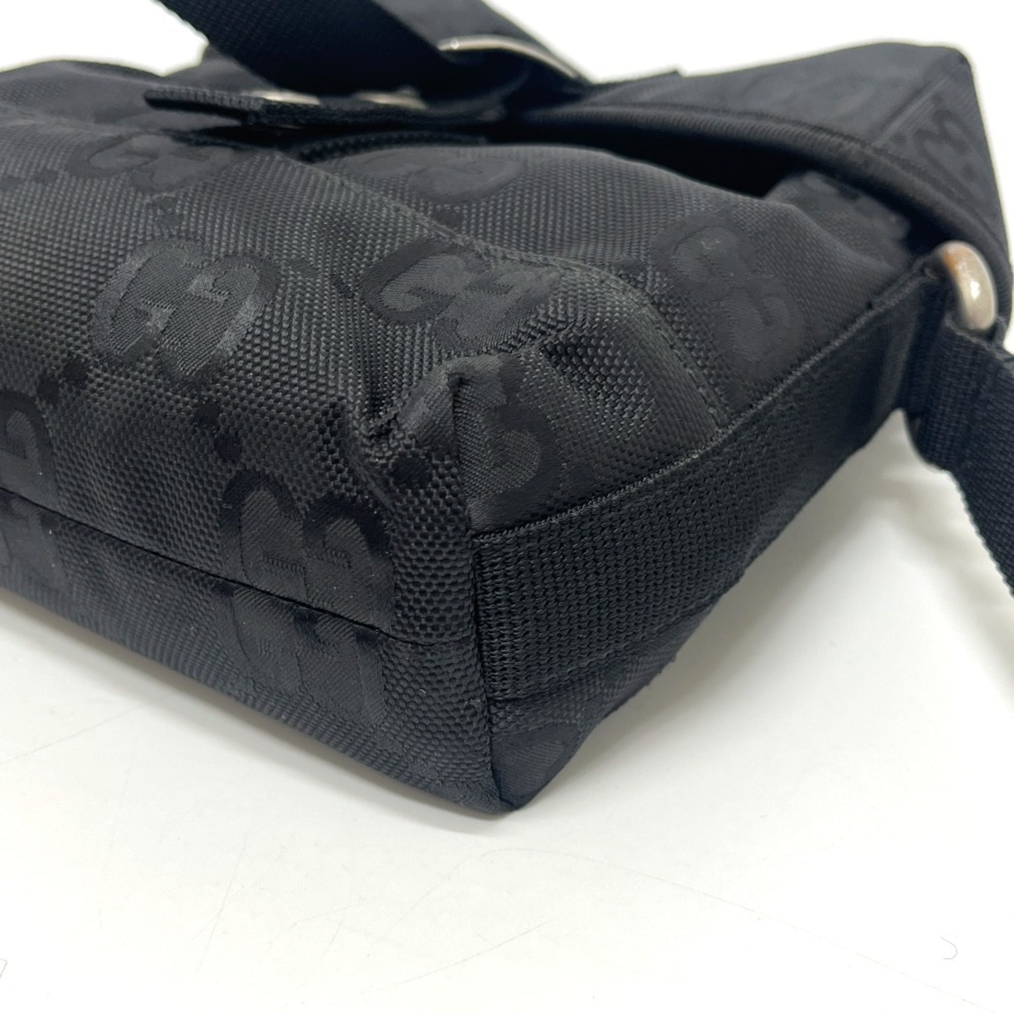 Gucci Black Nylon Leather Handbag Shoulder Bag (Pre-Owned)