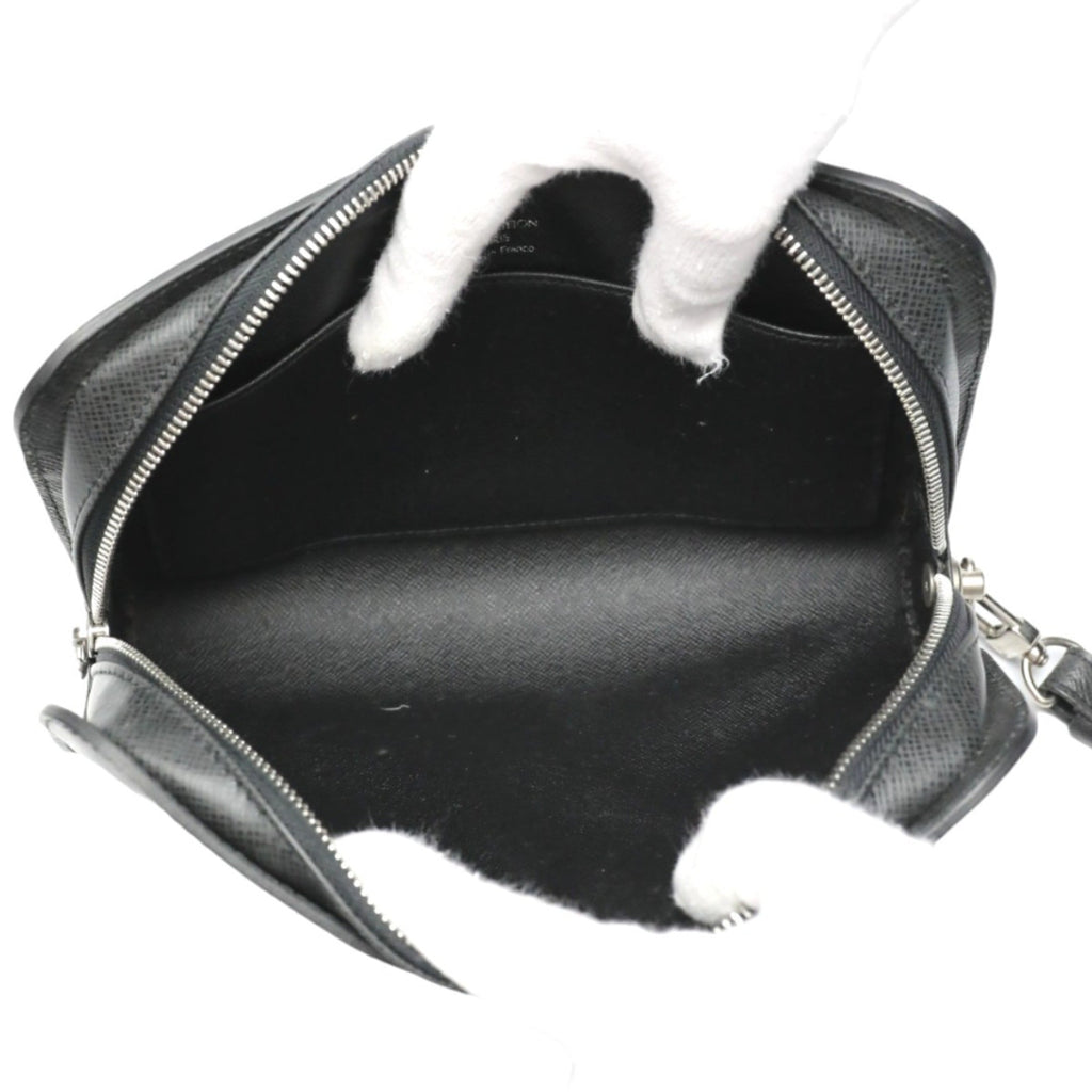Louis Vuitton Taiga Ardoise Black Taiga Leather Handbag