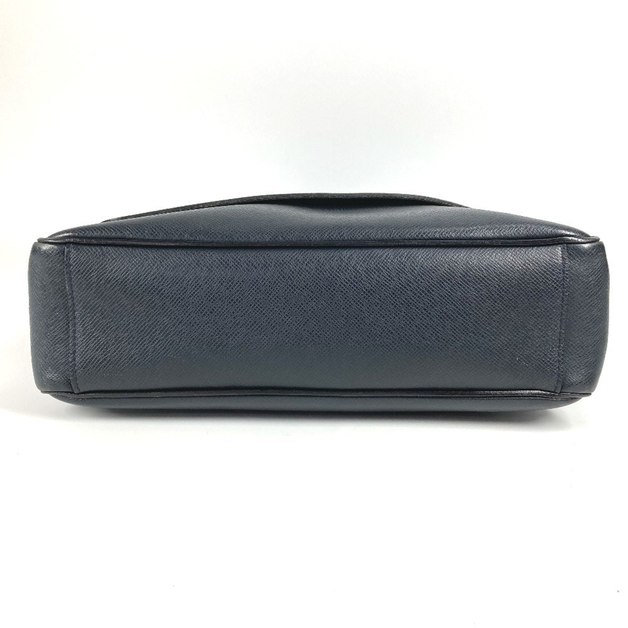 Louis Vuitton Boreal Galle Navy Taiga Leather Messenger Bag Shoulder Bag