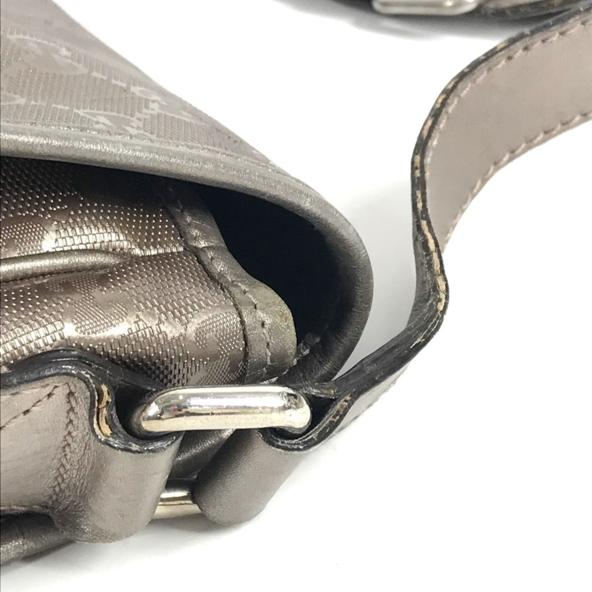 Gucci Metallic Gg Imprimé Leather Messenger Bag Shoulder Bag (Pre-Owned)