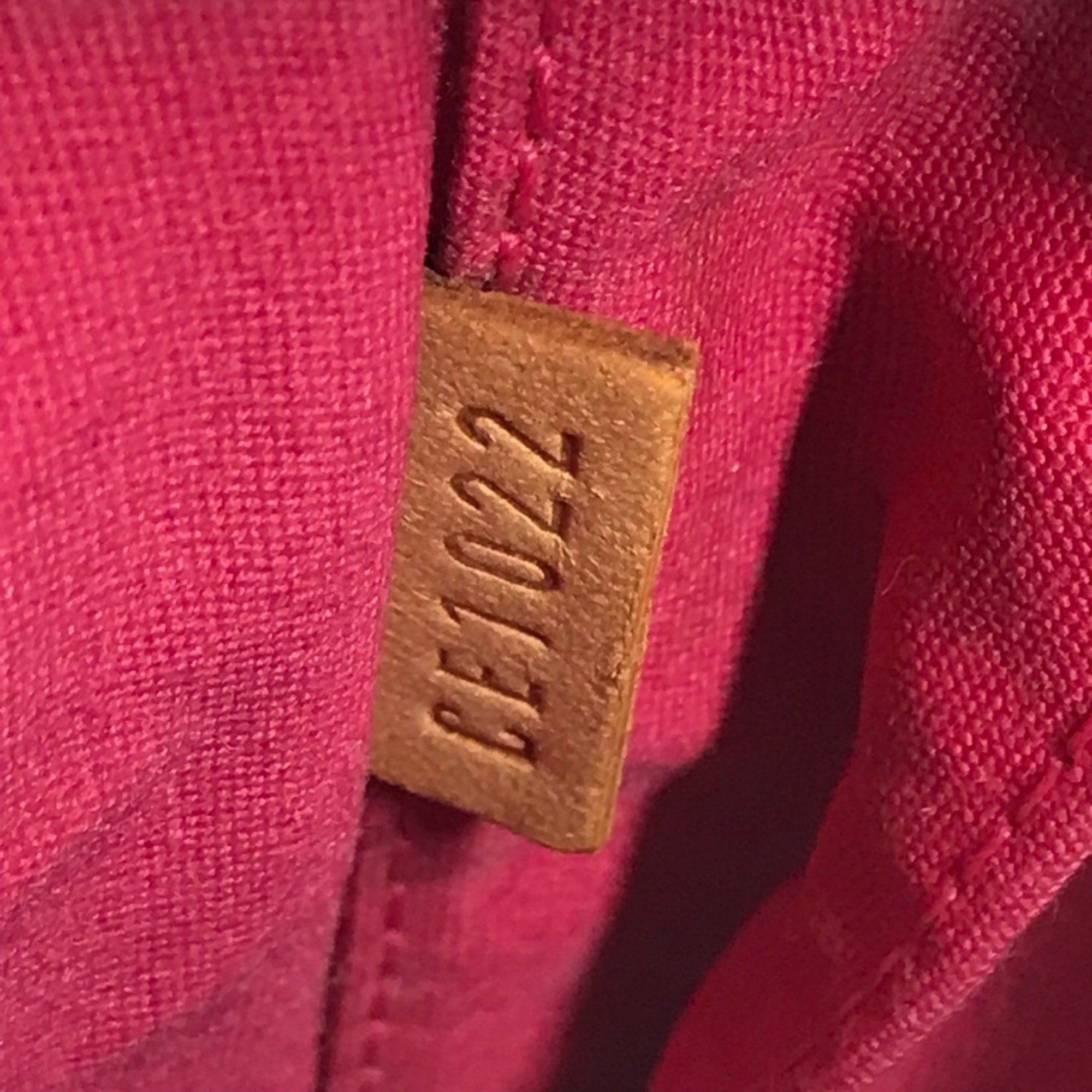 Louis Vuitton Fuchsia Pink Pink Monogram Vernis Pochette Shoulder Bag