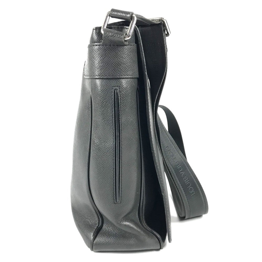 Louis Vuitton Ardoise Black Taiga Leather Leather Messenger Bag Shoulder Bag