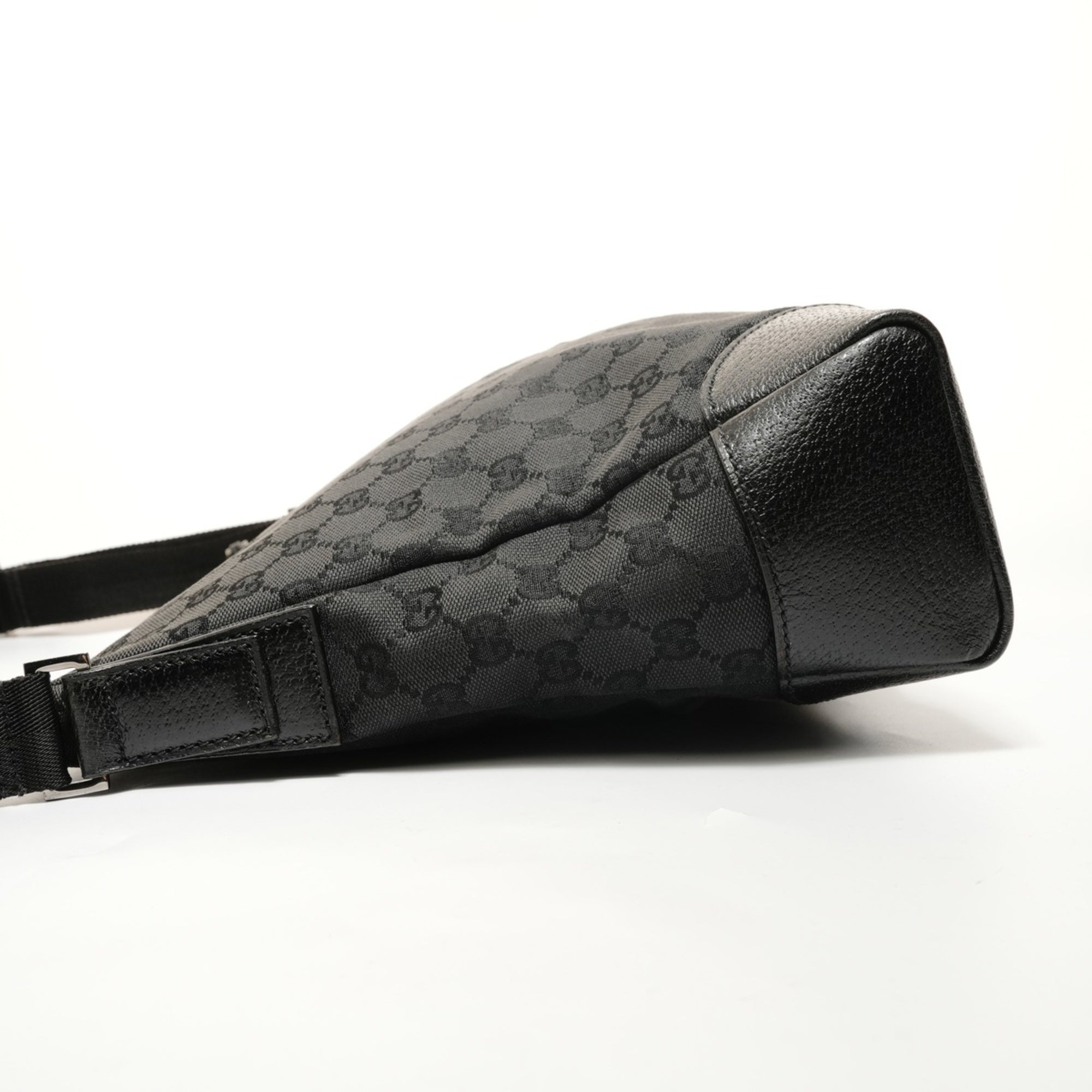 Gucci Gg Canvas Black Gg Canvas Shoulder Bag (Pre-Owned)