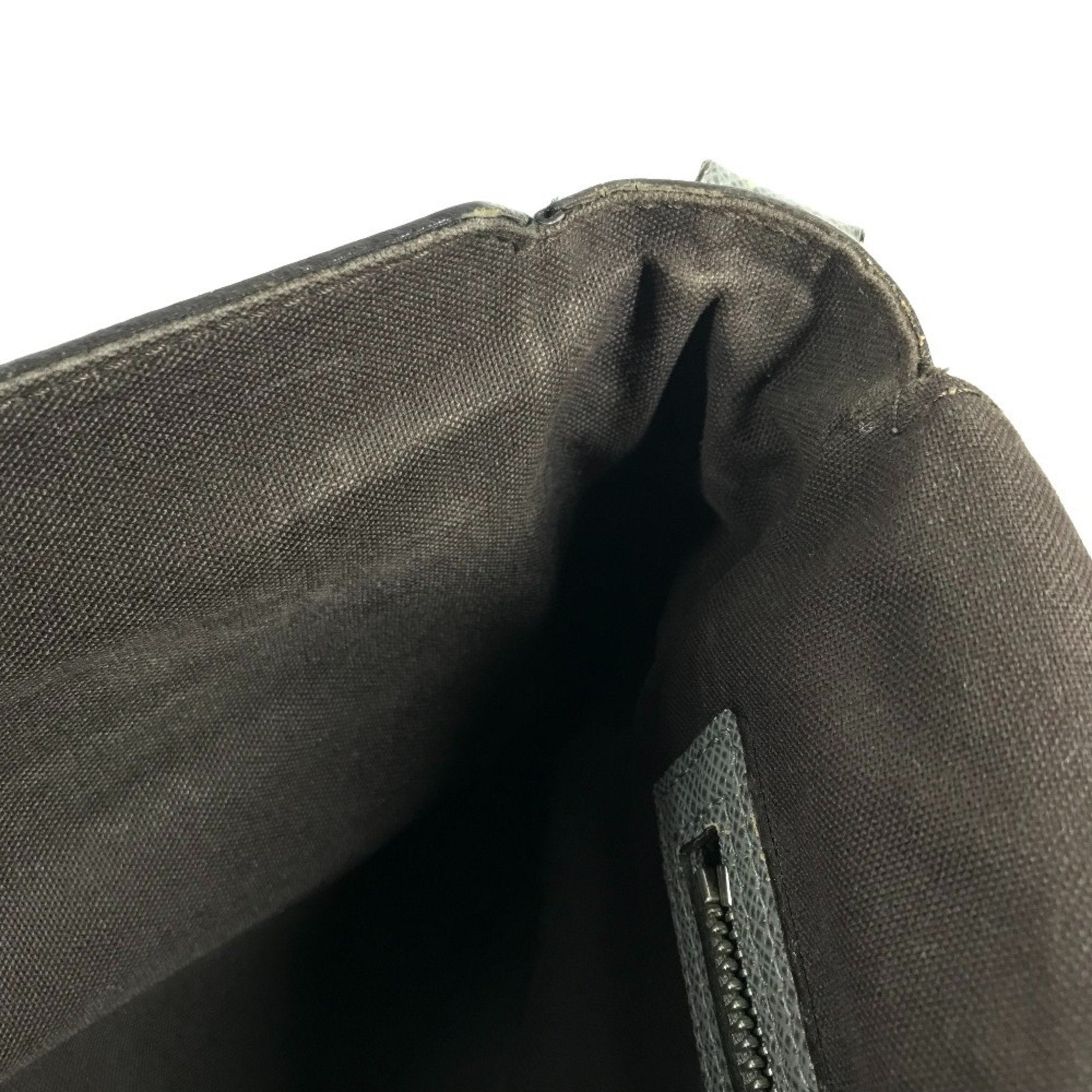 Louis Vuitton Glacier Gray Taiga Leather Messenger Bag Shoulder Bag