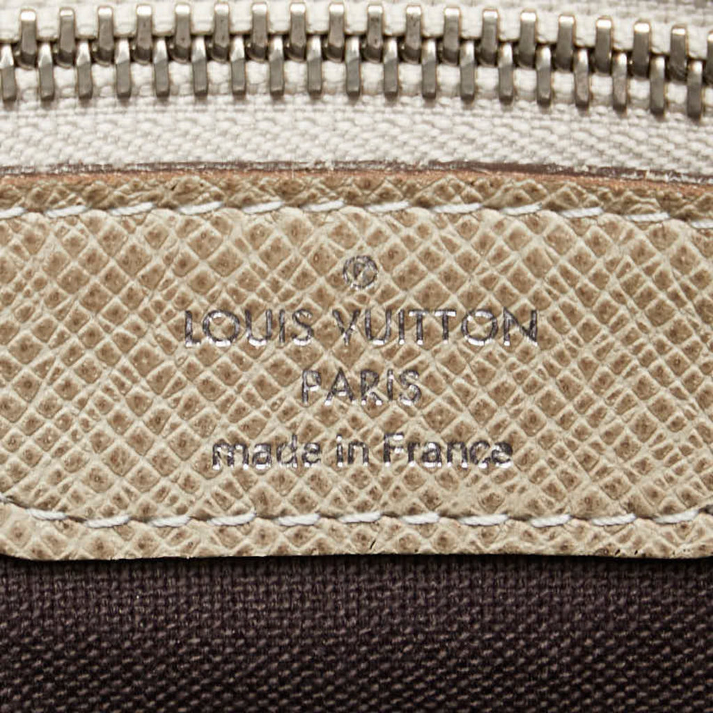Louis Vuitton Taiga Beige Polaire Taiga Leather Shoulder Bag