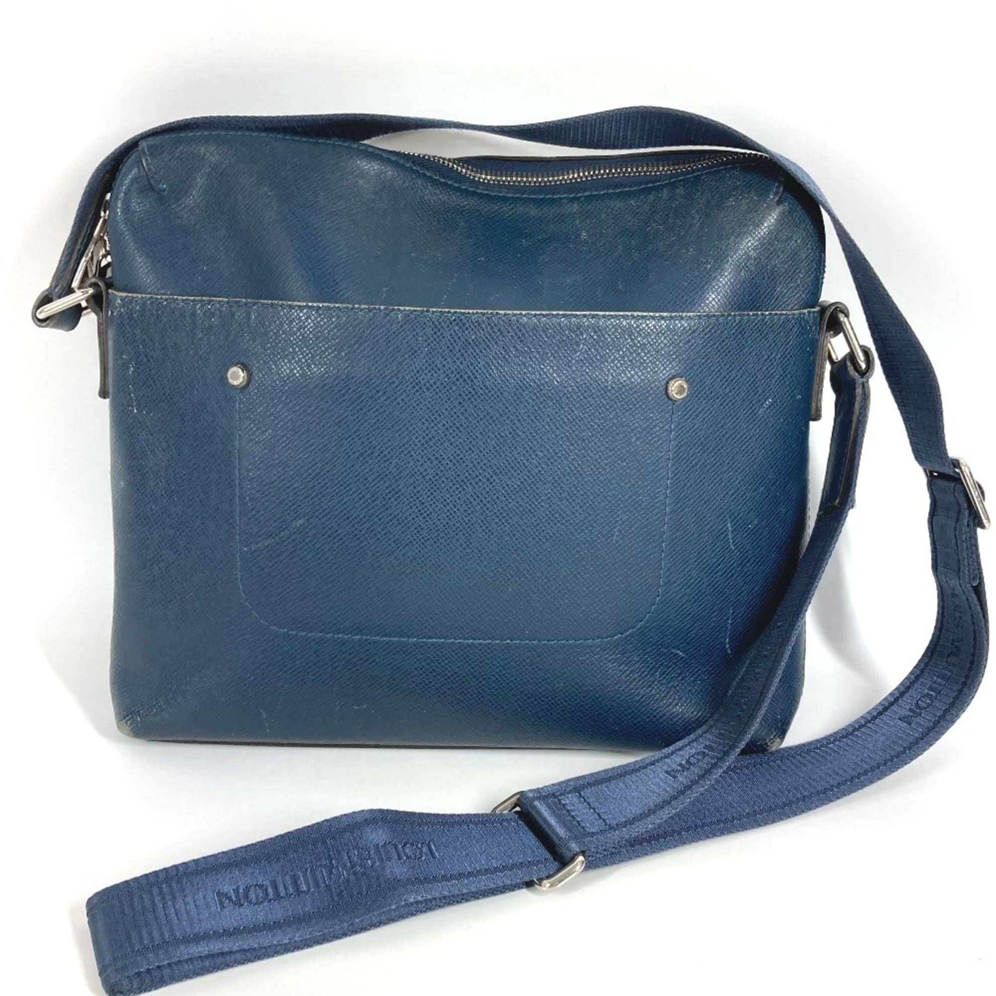 Louis Vuitton Navy Taiga Leather Leather Messenger Bag Shoulder Bag