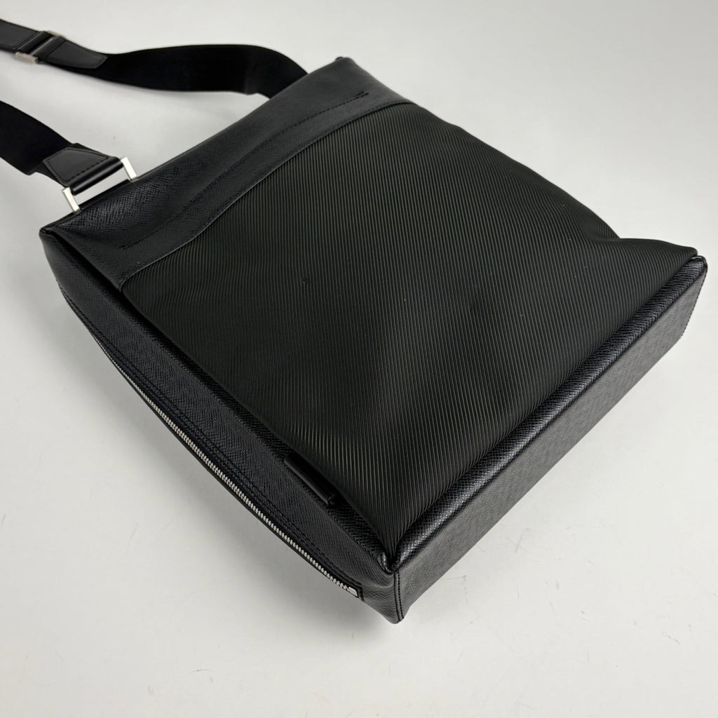 Louis Vuitton Ardoise Taiga Leather Shoulder Bag