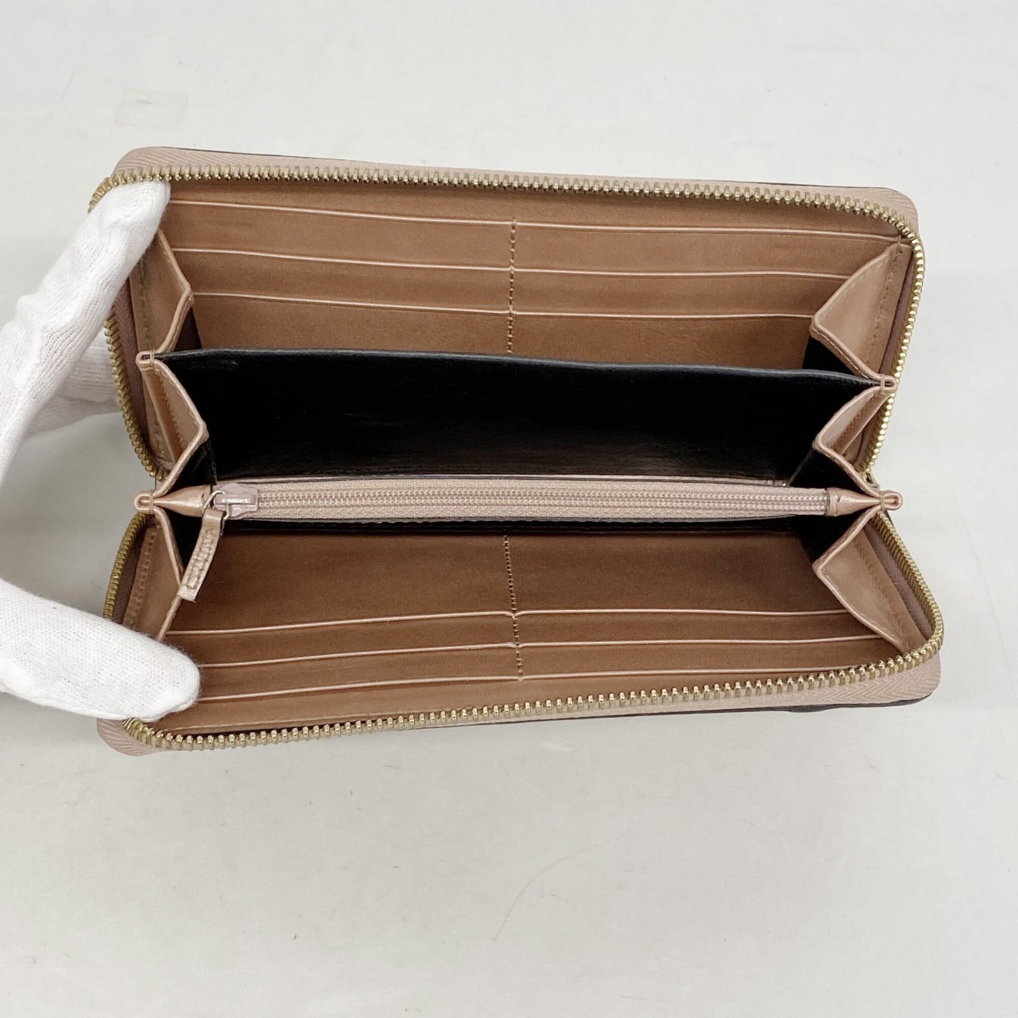 Gucci Pink Long Wallet (Bi-Fold) (Pre-Owned)