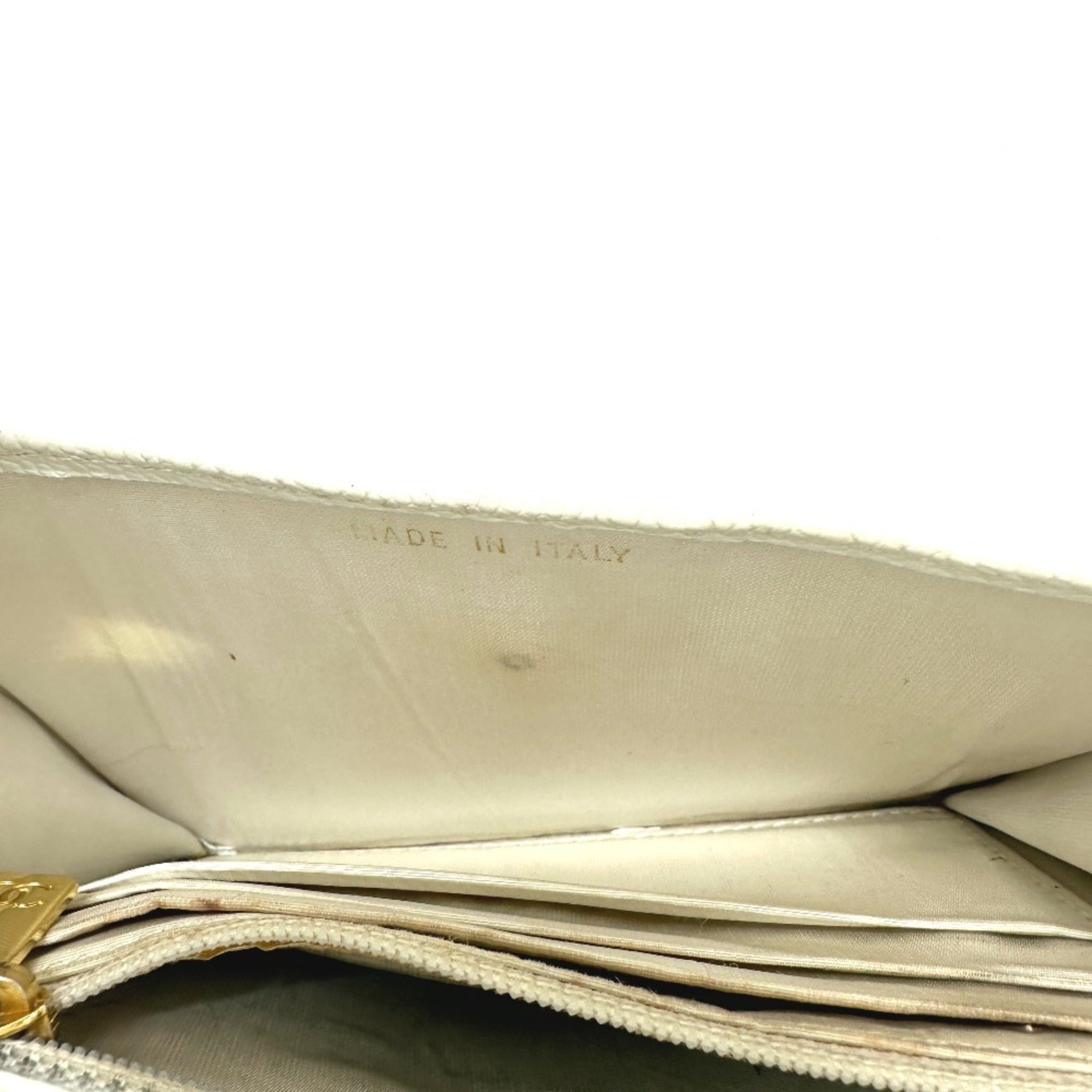 Chanel White Grained Calfskin Wallet (Bi-Fold)