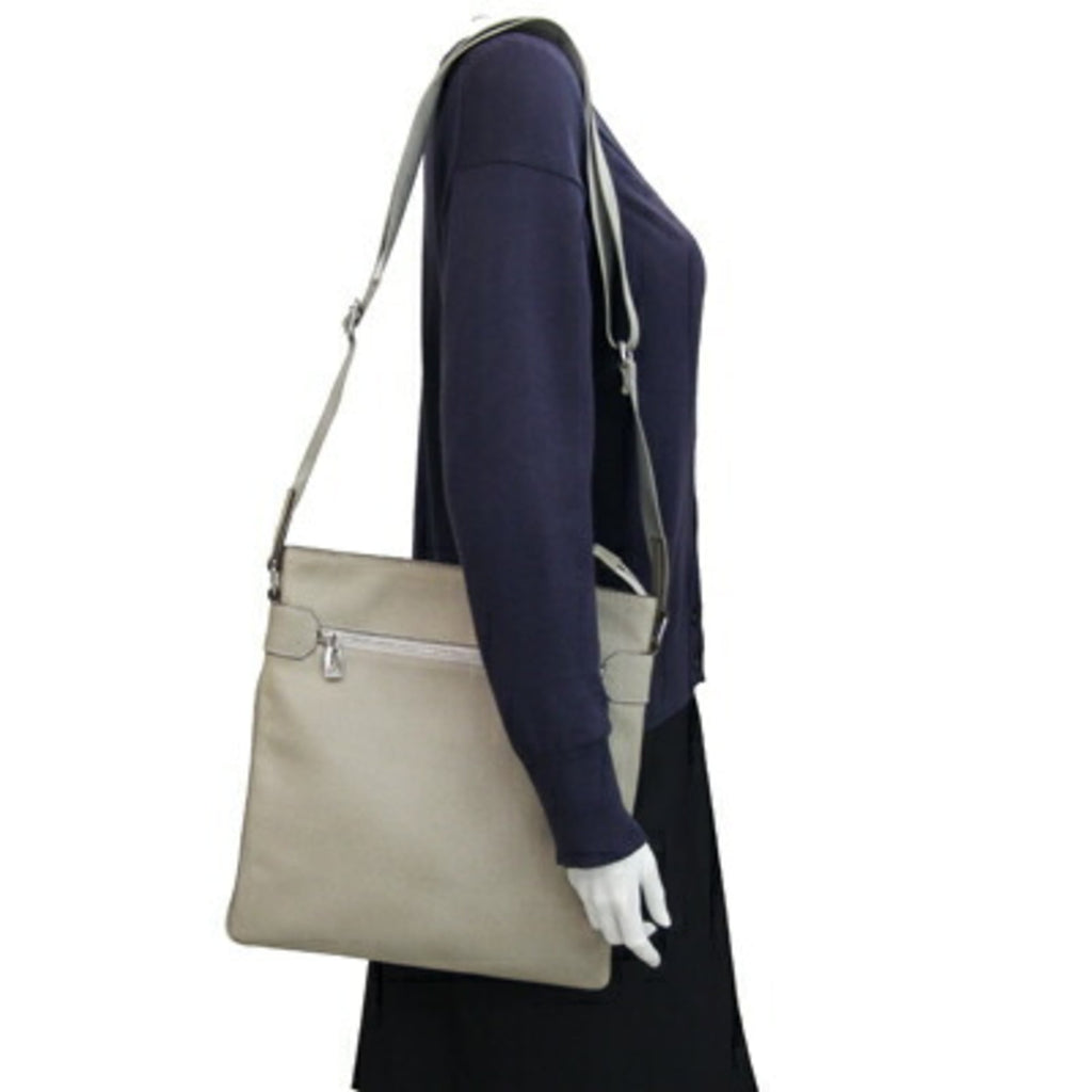 Louis Vuitton Taiga Polaire Taiga Leather Shoulder Bag