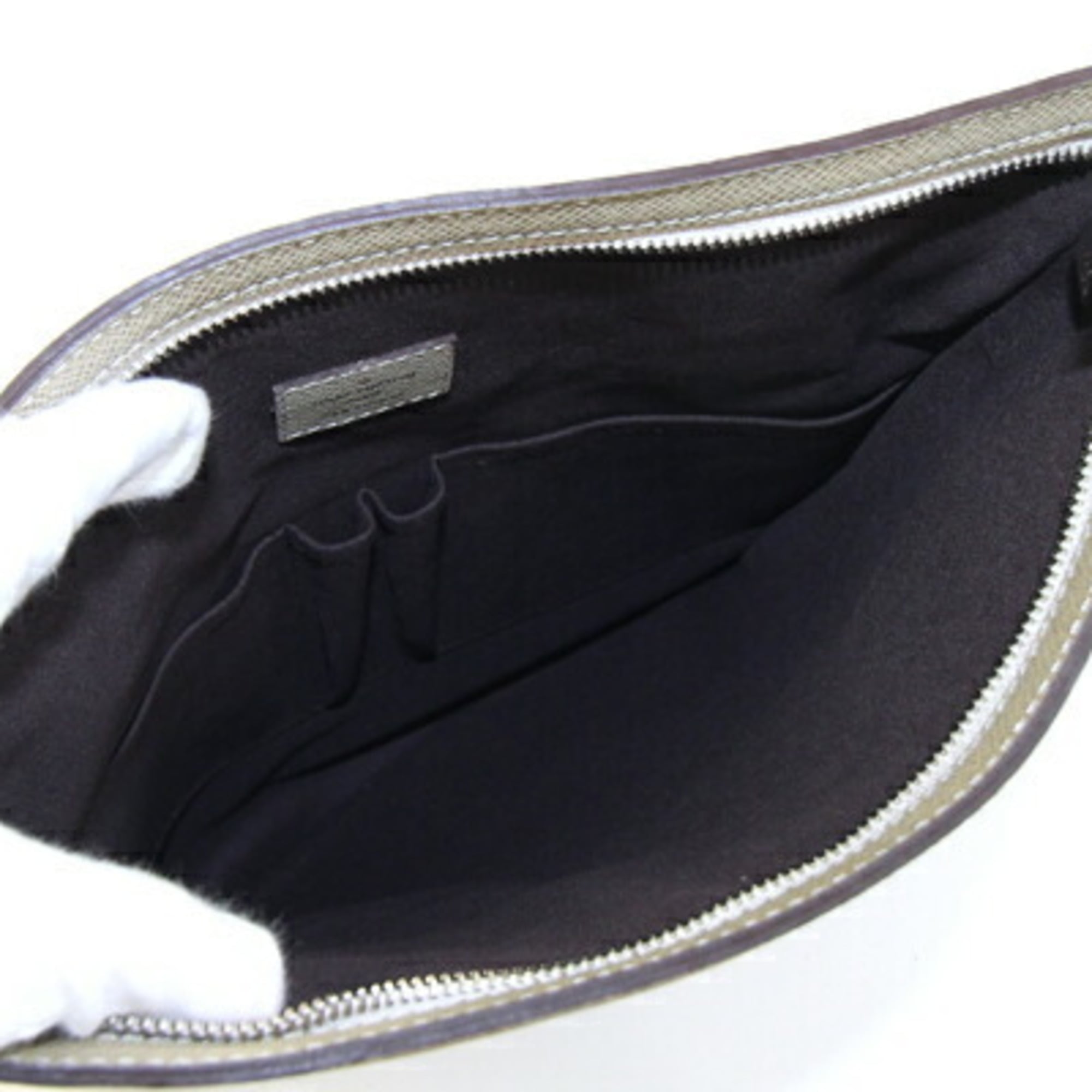 Louis Vuitton Taiga Polaire Taiga Leather Shoulder Bag