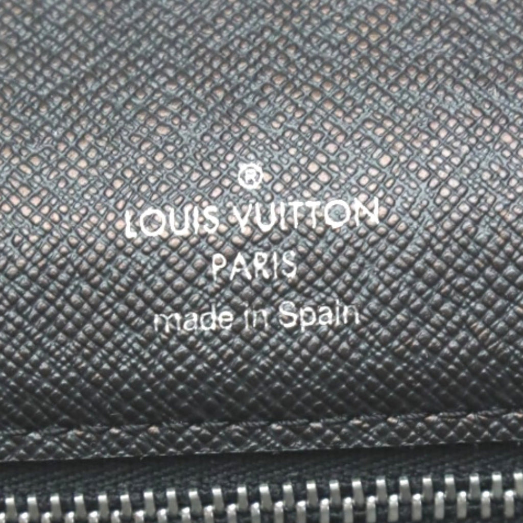 Louis Vuitton Taiga Black Taiga Leather Clutch Bag