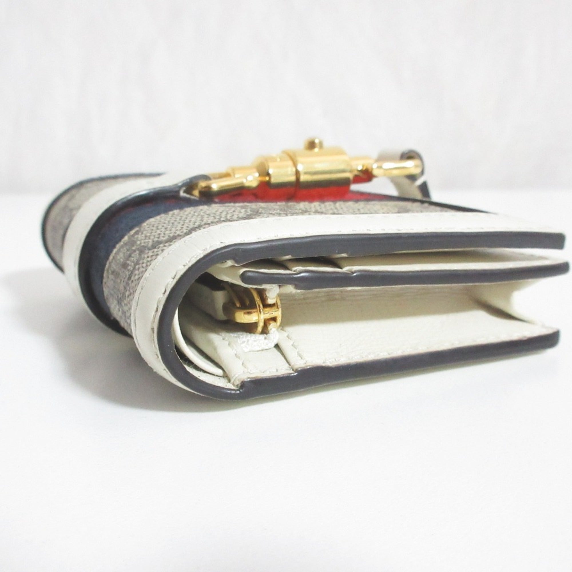 Gucci Grayish White Wallet (Bi-Fold) (Pre-Owned)