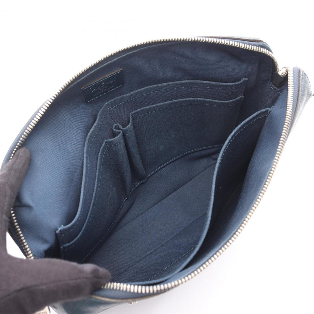 Louis Vuitton Navy Taiga Leather Leather Handbag Shoulder Bag