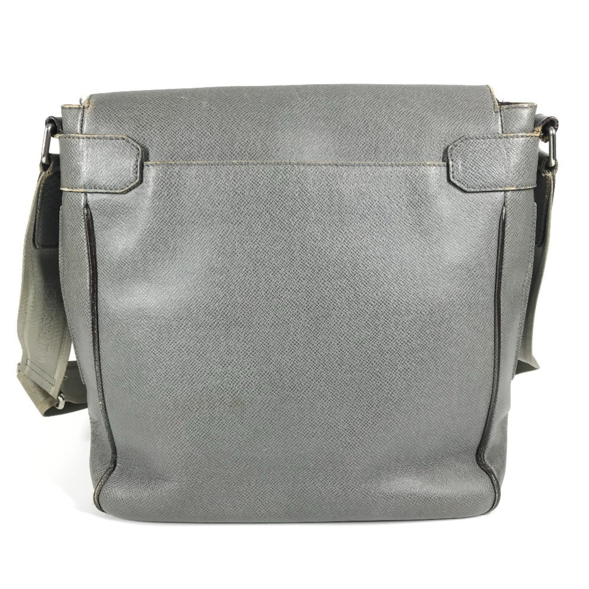 Louis Vuitton Glacier Gray Taiga Leather Messenger Bag Shoulder Bag