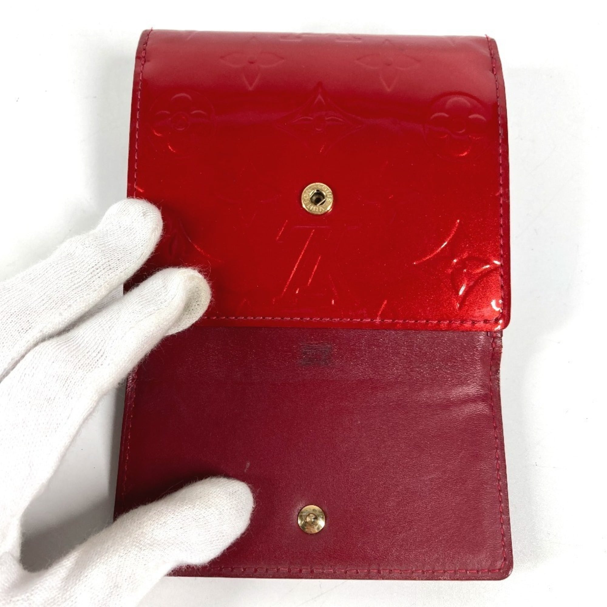 Louis Vuitton Pomme D'amour Red Color Monogram Vernis Canvas Wallet (Tri-Fold)