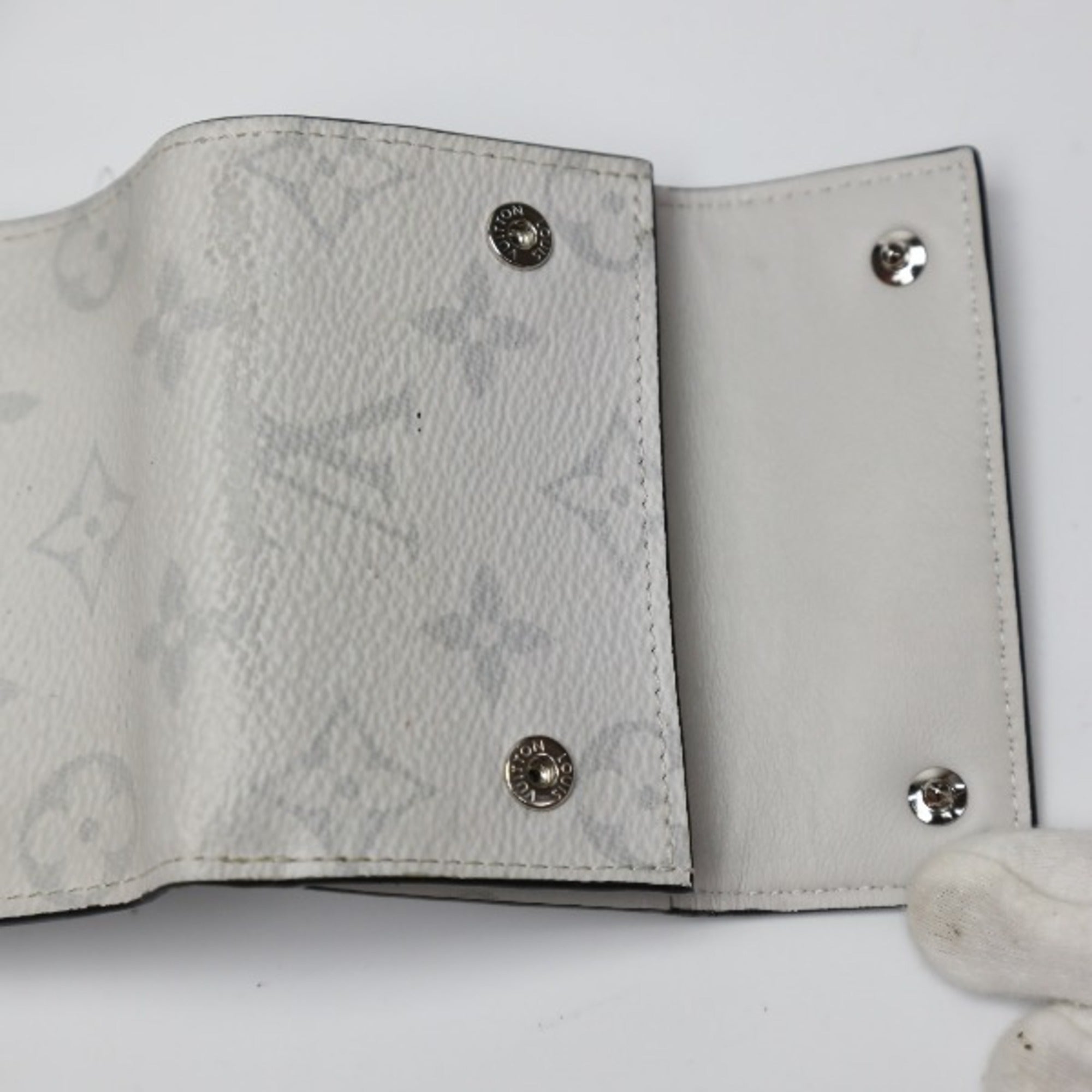 Louis Vuitton Blanc Wallet (Tri-Fold)