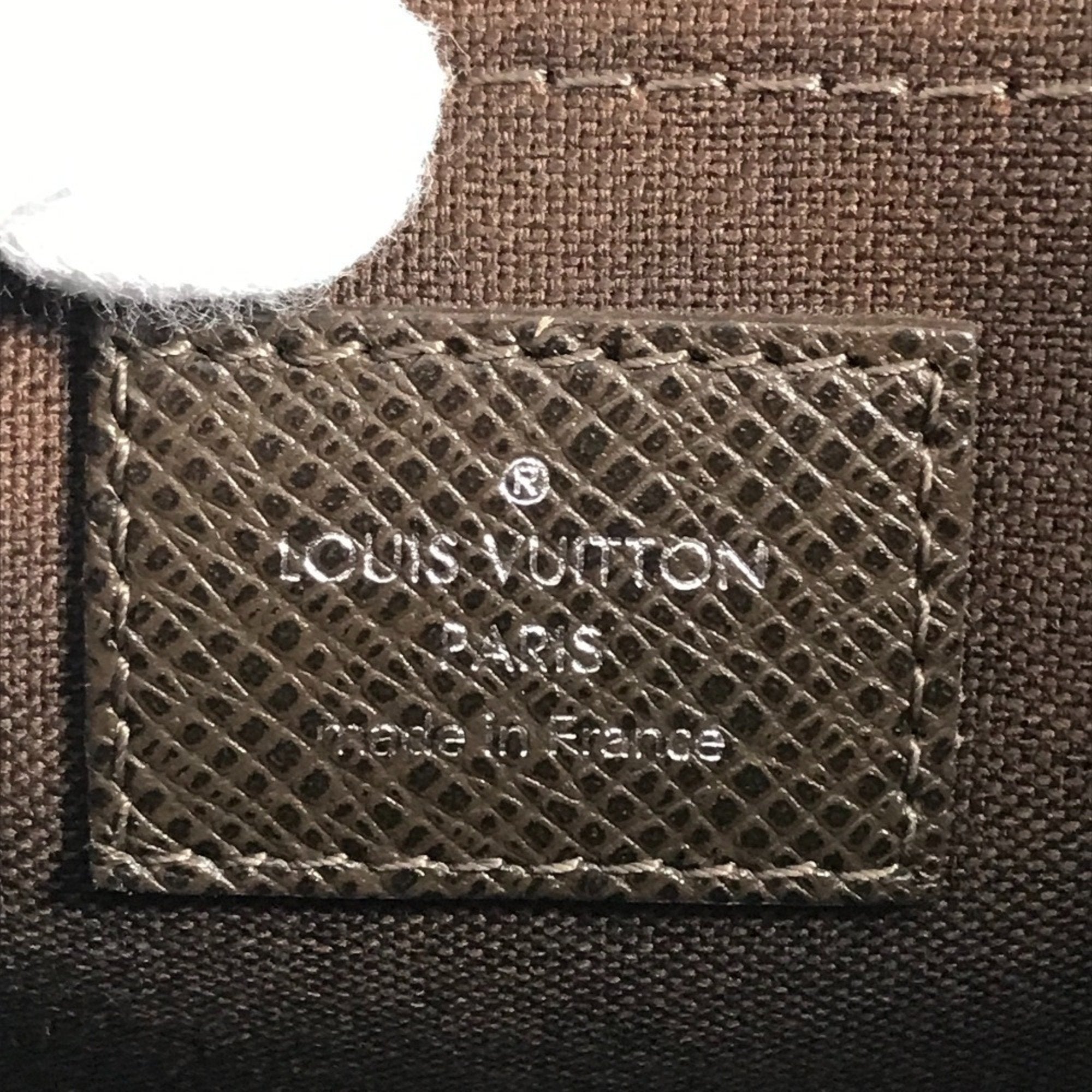 Louis Vuitton Brown Grizzly Taiga Leather Messenger Bag Shoulder Bag