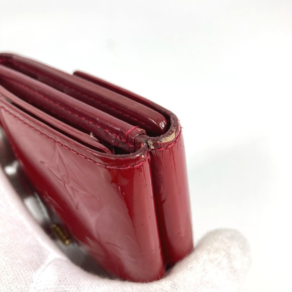 Louis Vuitton Pomme D'amour Red Color Monogram Vernis Canvas Wallet (Tri-Fold)