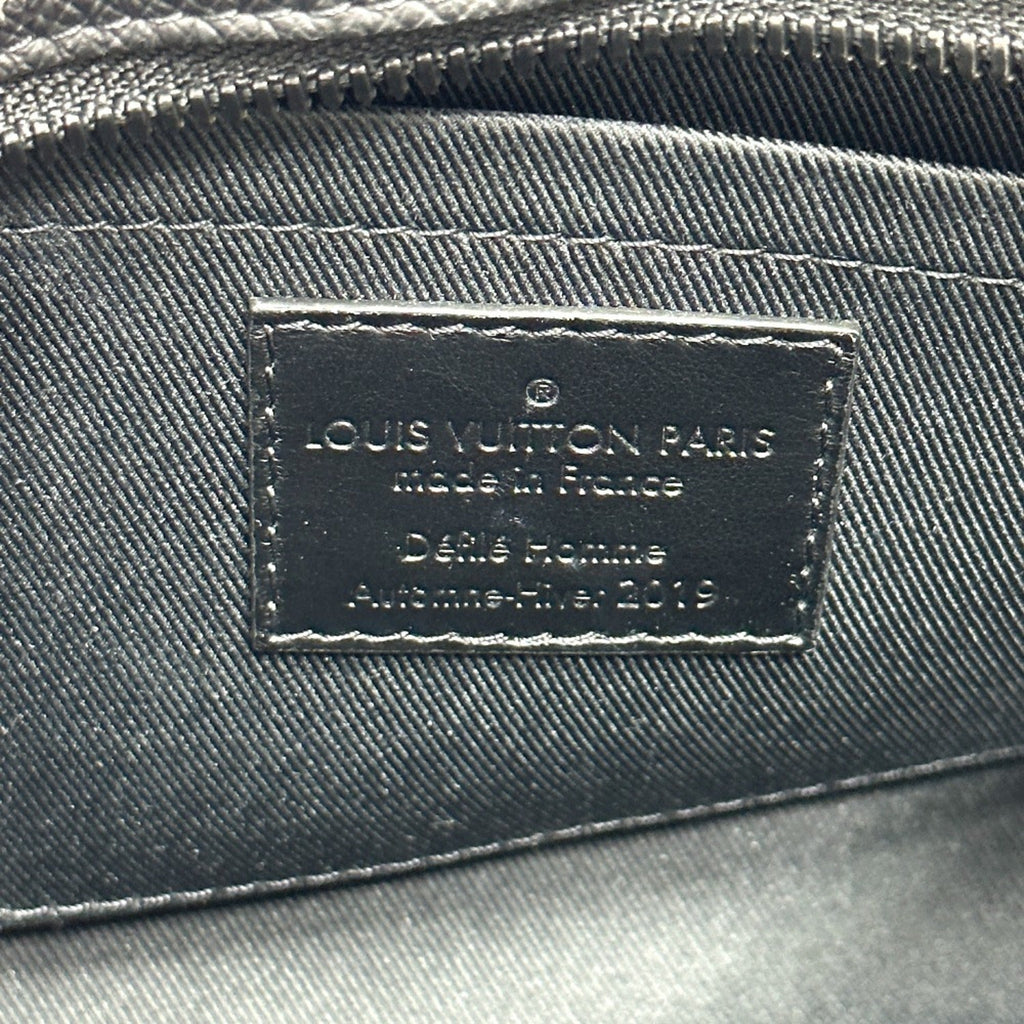 Louis Vuitton Taiga Black Taiga Leather Shoulder Bag