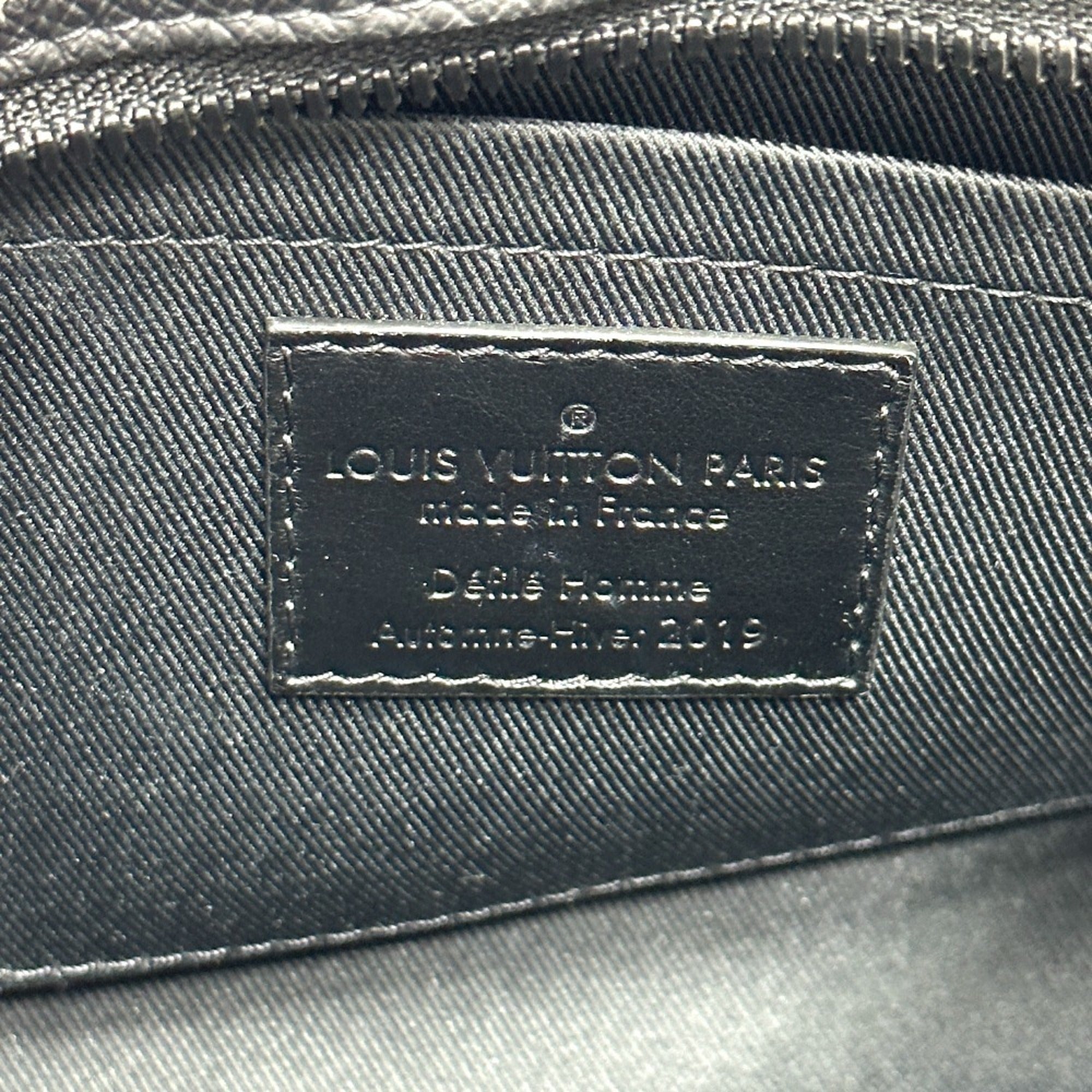 Louis Vuitton Taiga Black Taiga Leather Shoulder Bag