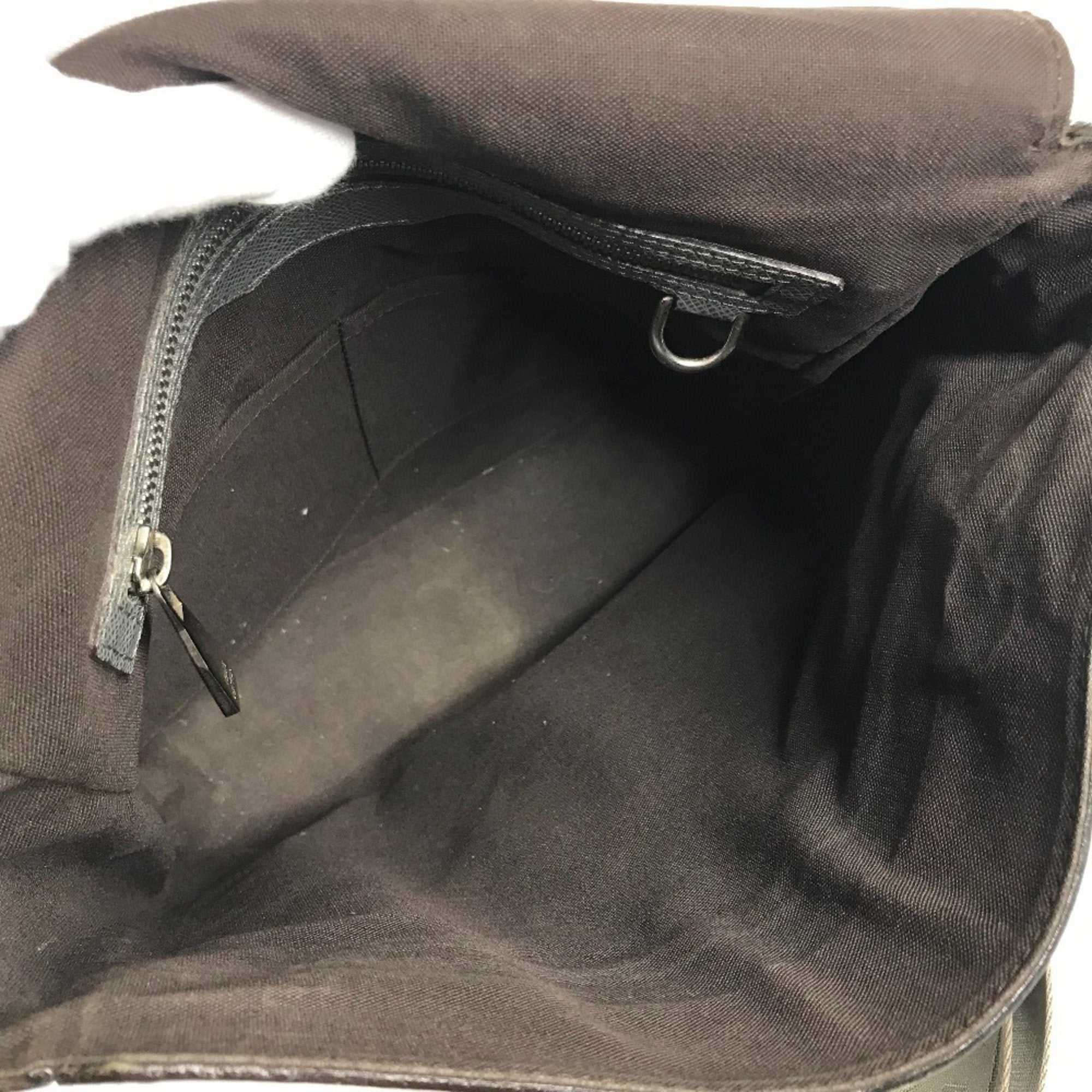 Louis Vuitton Glacier Gray Taiga Leather Messenger Bag Shoulder Bag