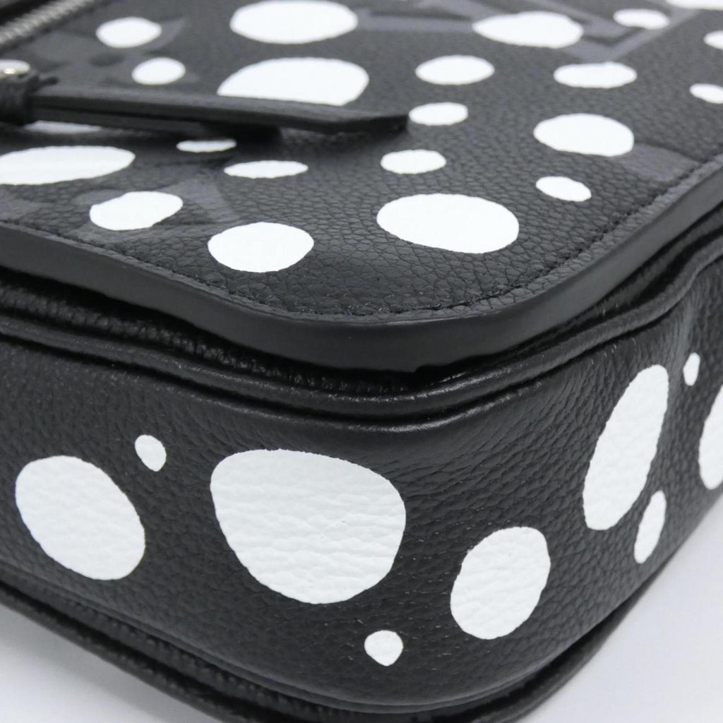 Louis Vuitton Black Leather Handbag Pochette