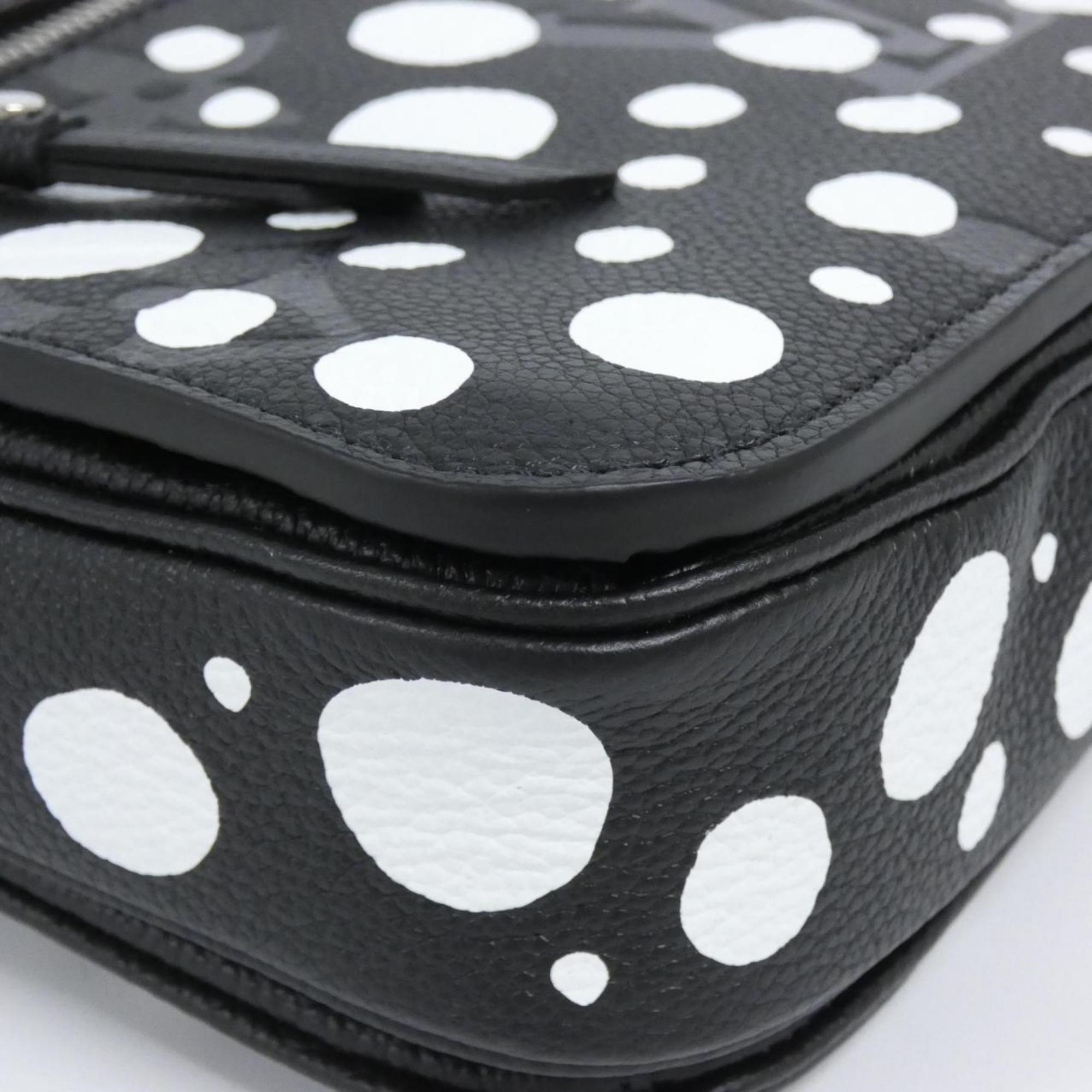 Louis Vuitton Black Leather Handbag Pochette