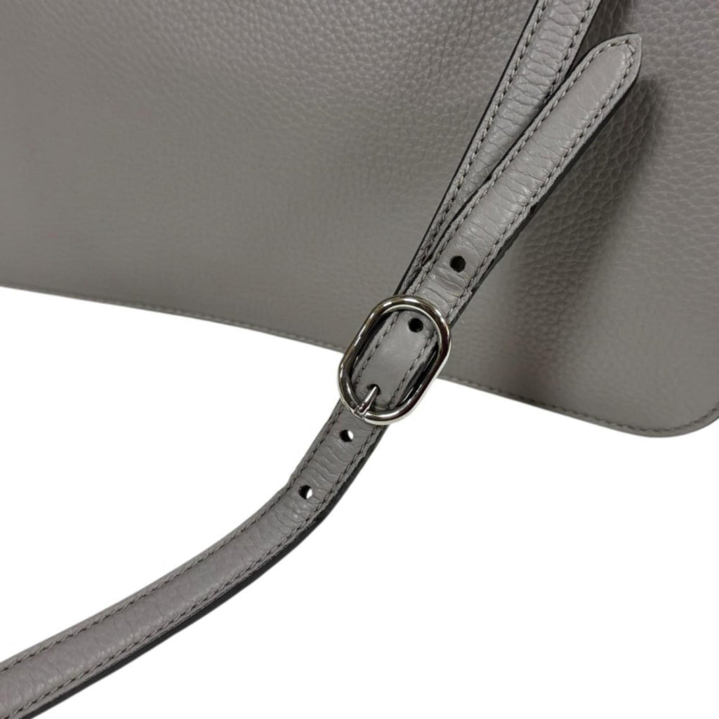 Gucci Gray Leather Shoulder Bag (Pre-Owned)