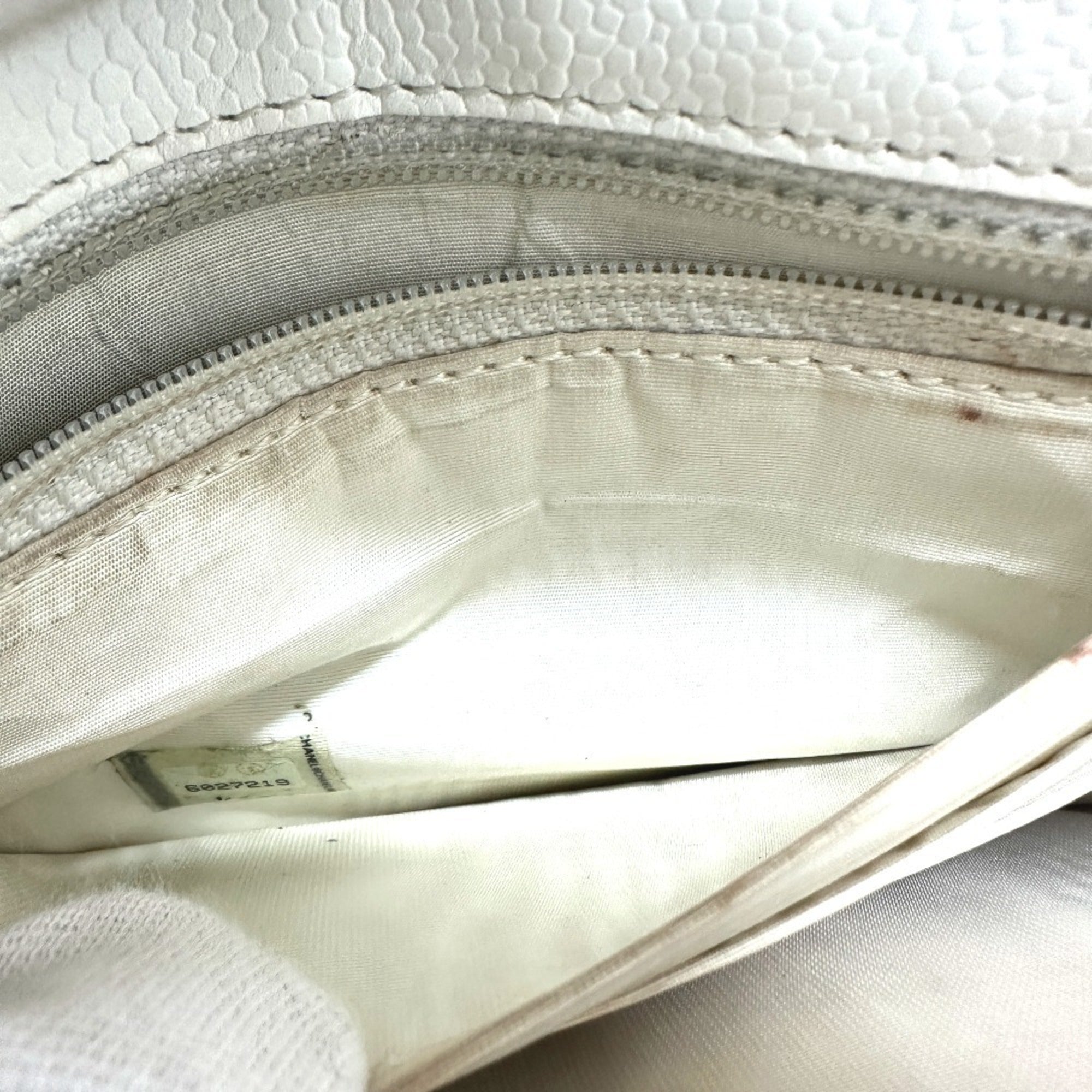 Chanel White Grained Calfskin Wallet (Bi-Fold)