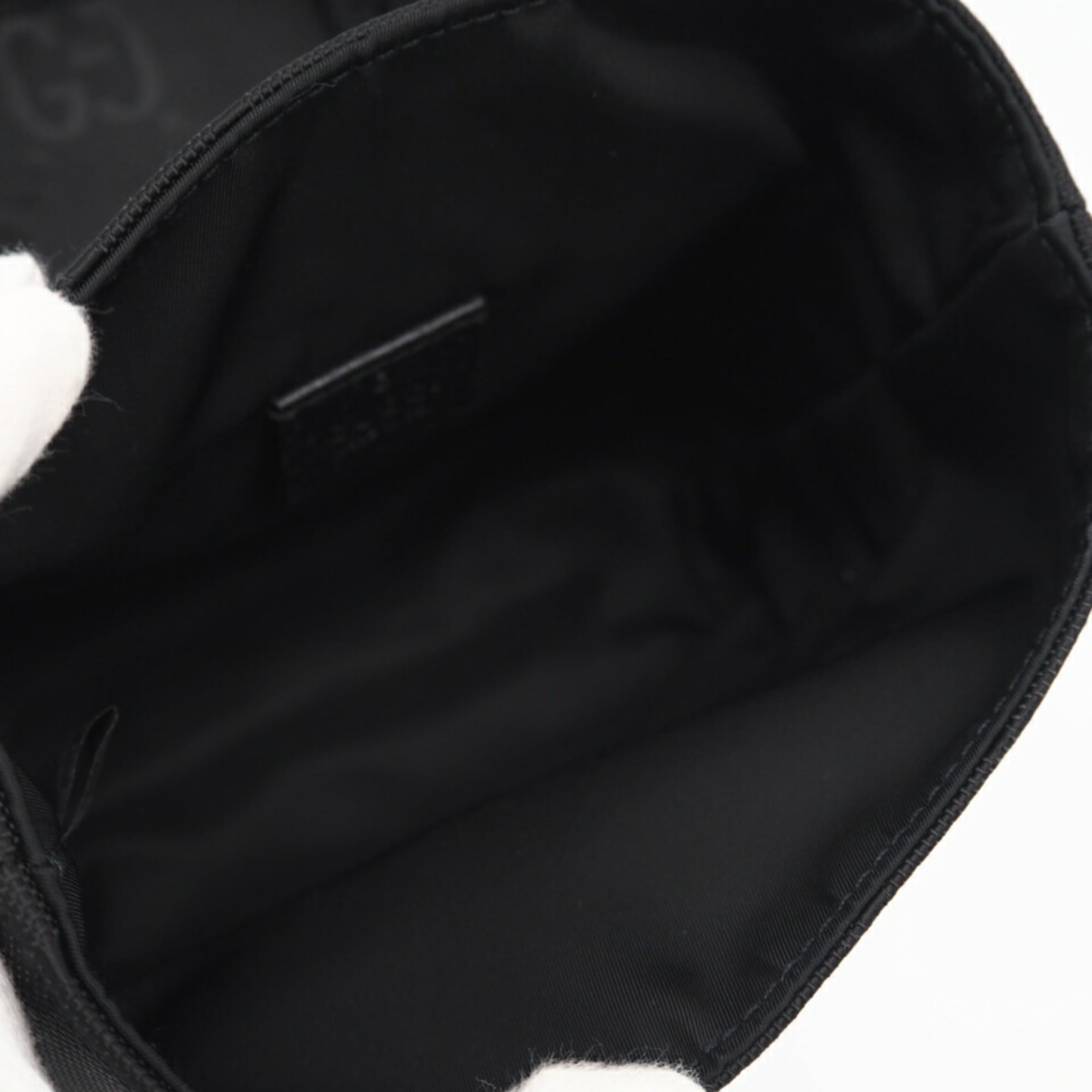 Gucci Black Nylon Shoulder Bag (Pre-Owned)
