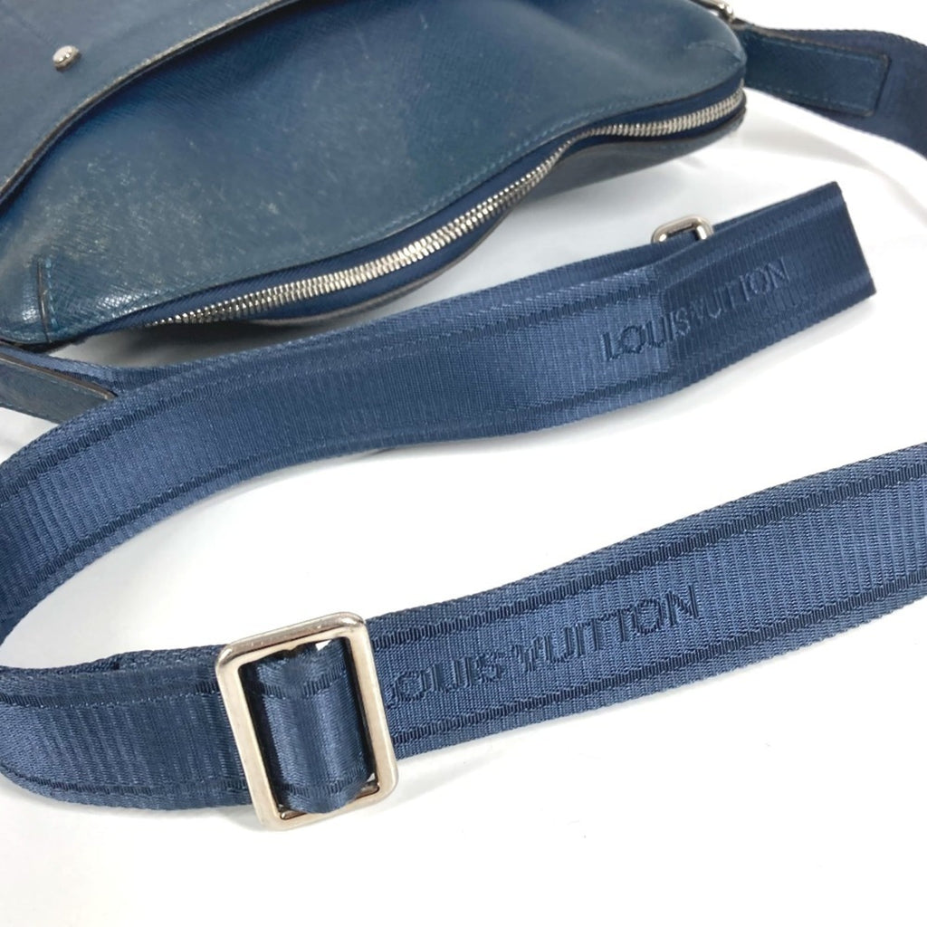 Louis Vuitton Navy Taiga Leather Leather Messenger Bag Shoulder Bag