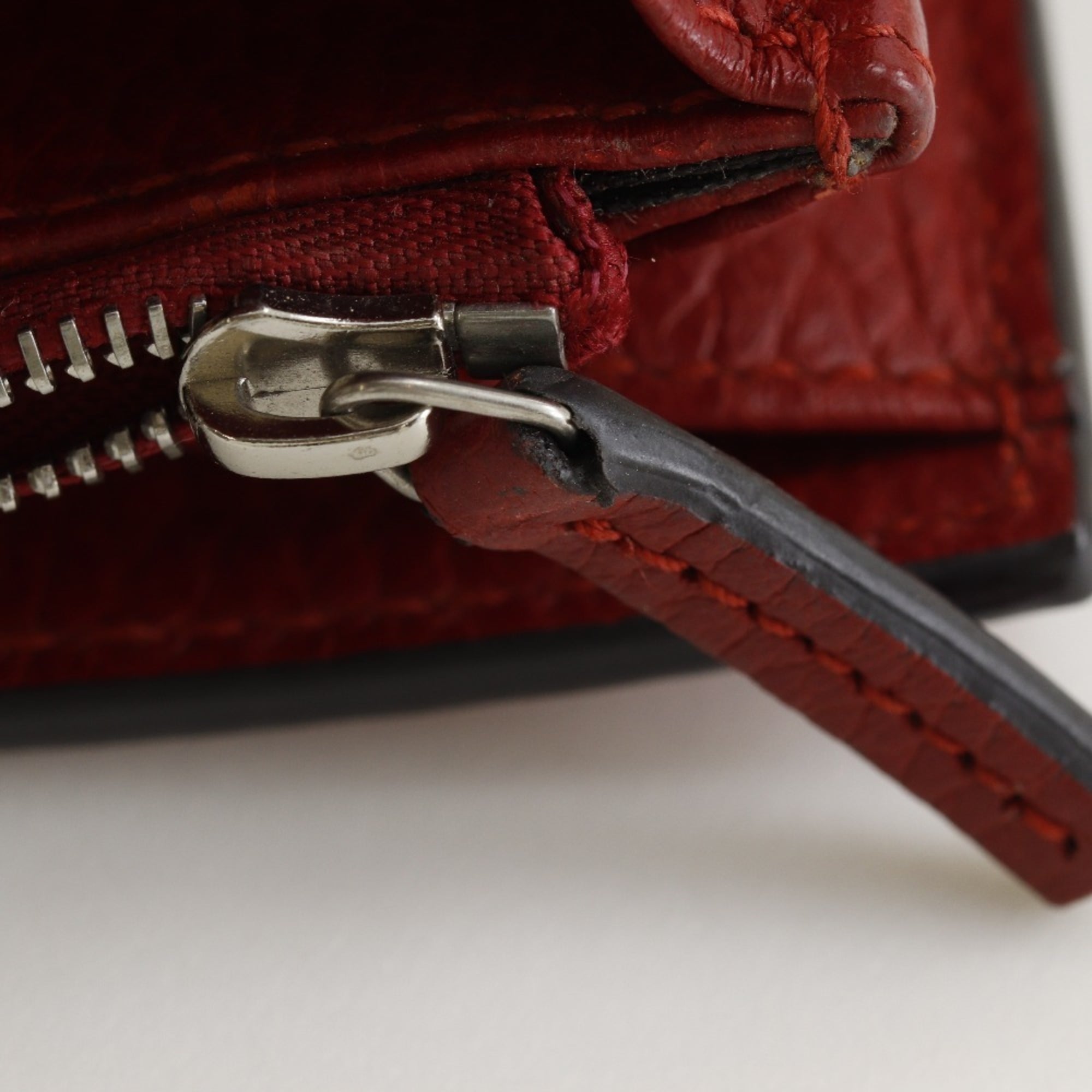Gucci Red Color Leather Shoulder Bag (Pre-Owned)