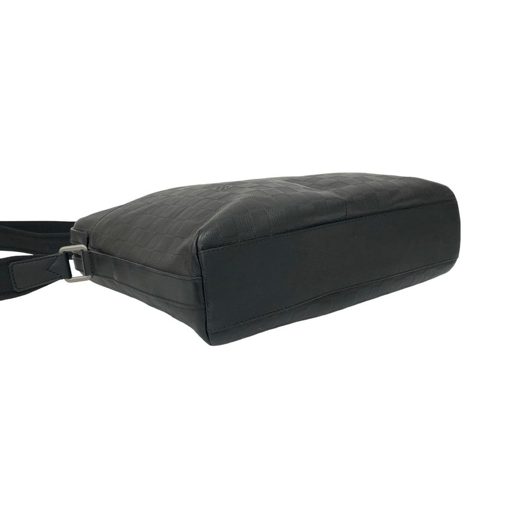 Louis Vuitton Black Leather Pochette Shoulder Bag