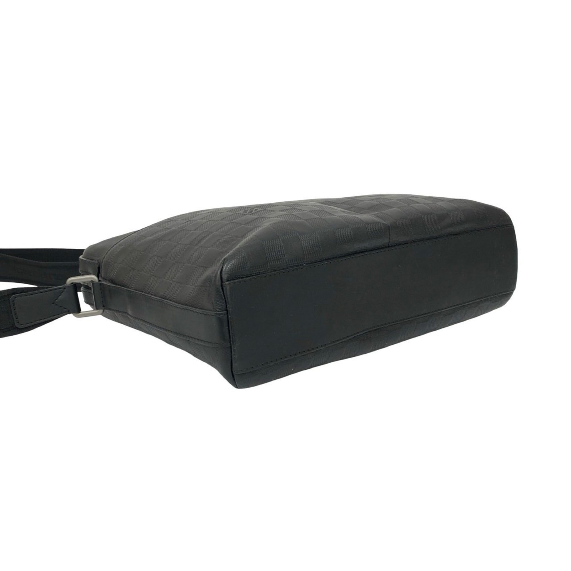 Louis Vuitton Black Leather Pochette Shoulder Bag
