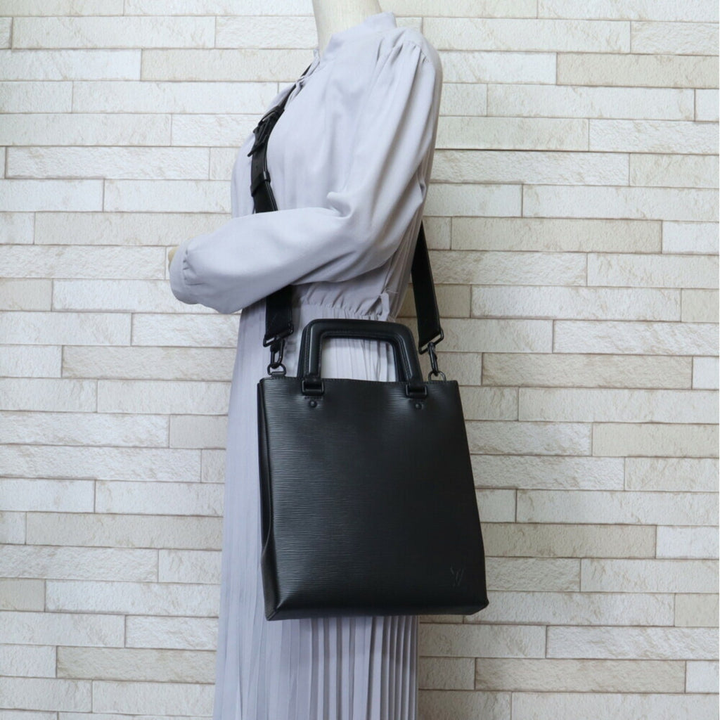 Louis Vuitton 2004 Spring Summer Collection Black Epi Leather Shoulder Bag