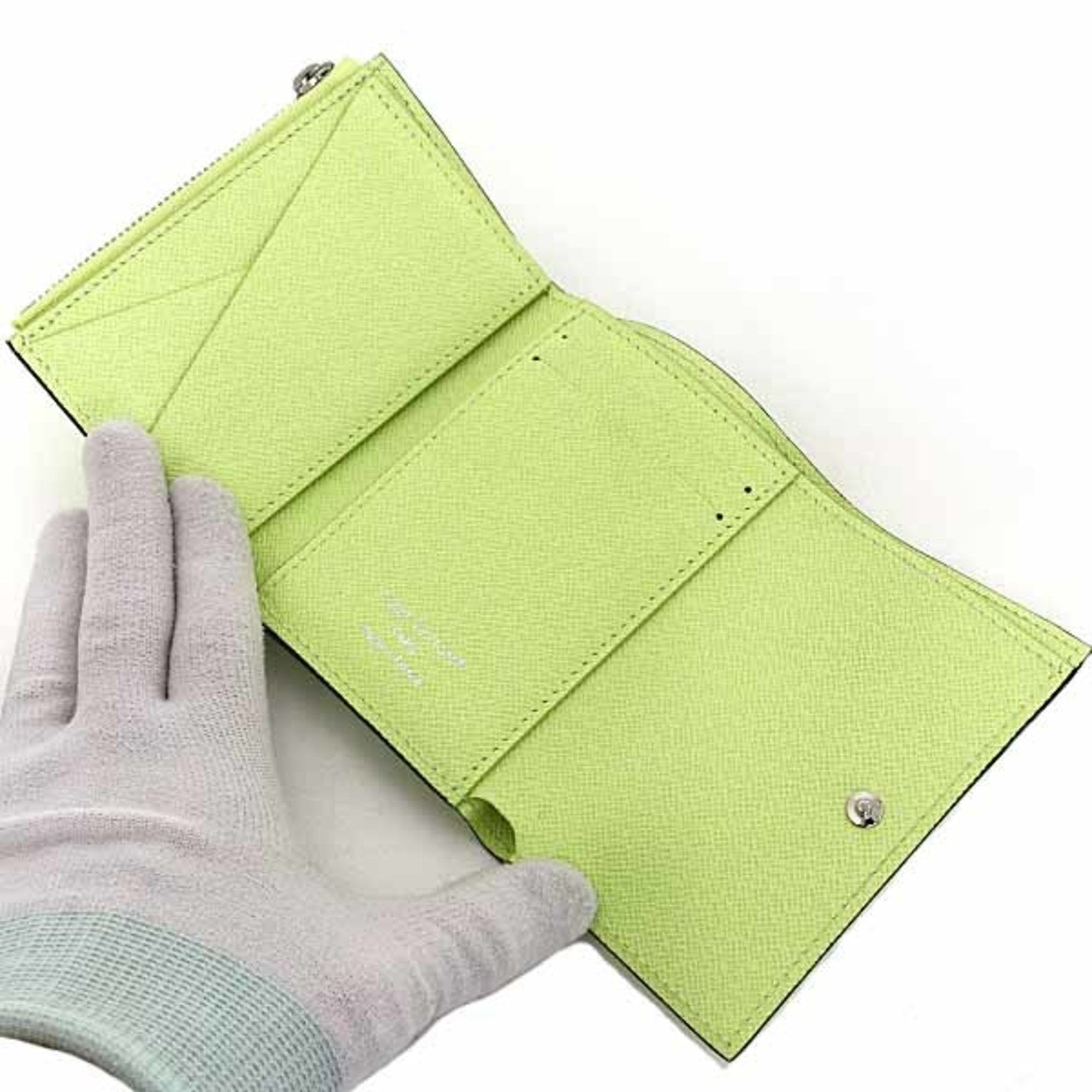 Louis Vuitton Taiga Lemon Yellow Taiga Leather Leather Wallet (Tri-Fold)